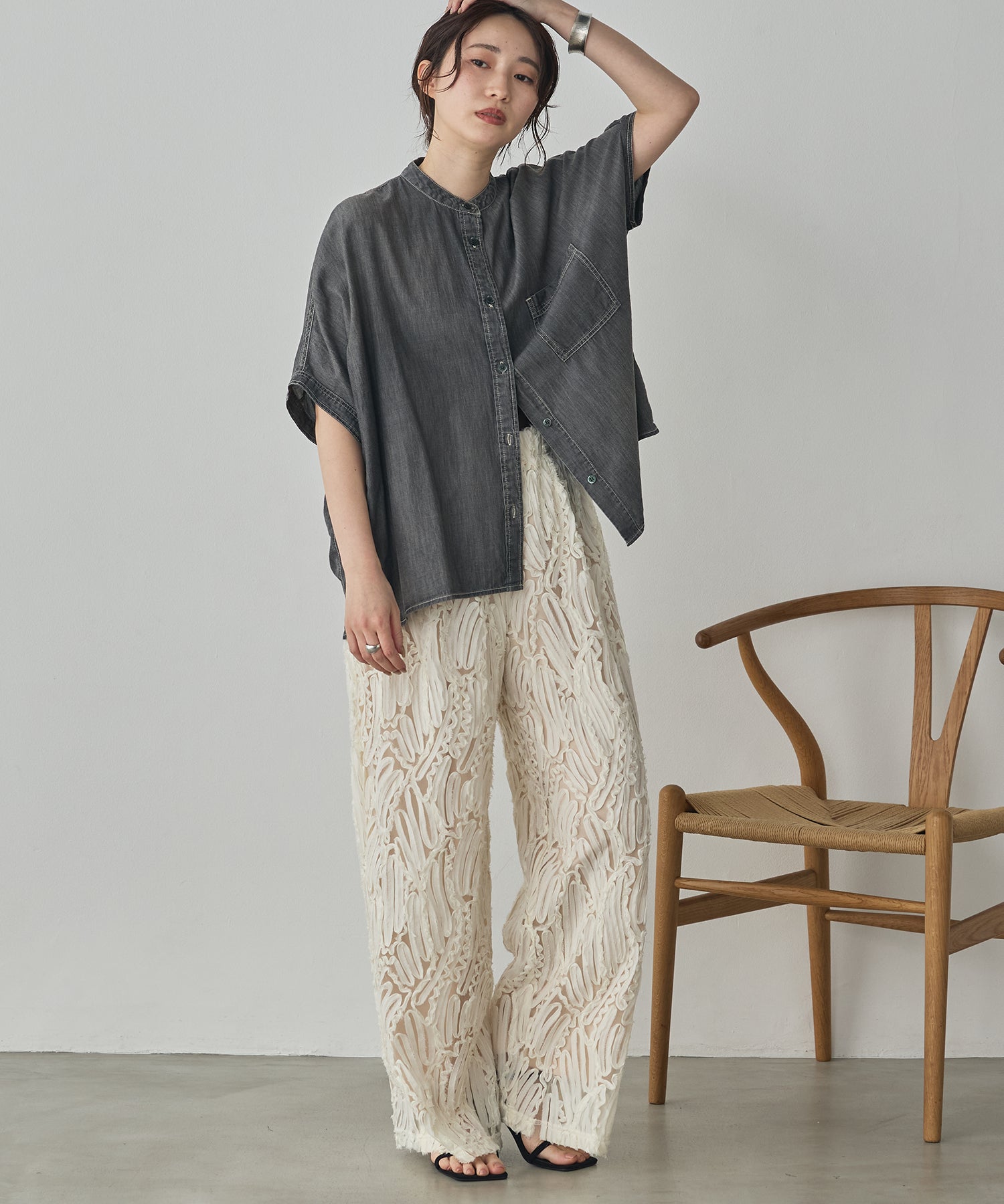 MOTIF LACE STRAIGHT-LEG PANTS