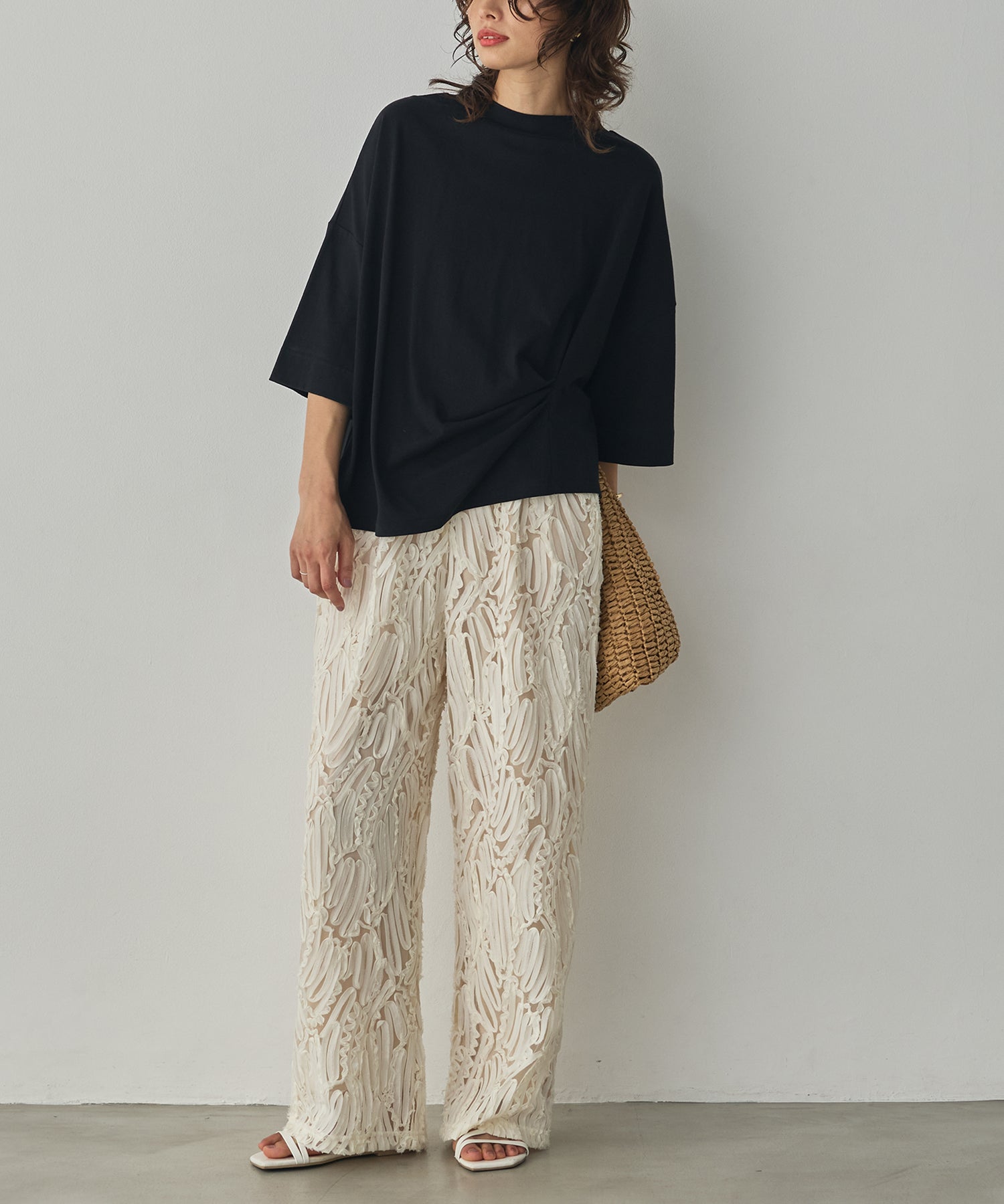 MOTIF LACE STRAIGHT-LEG PANTS