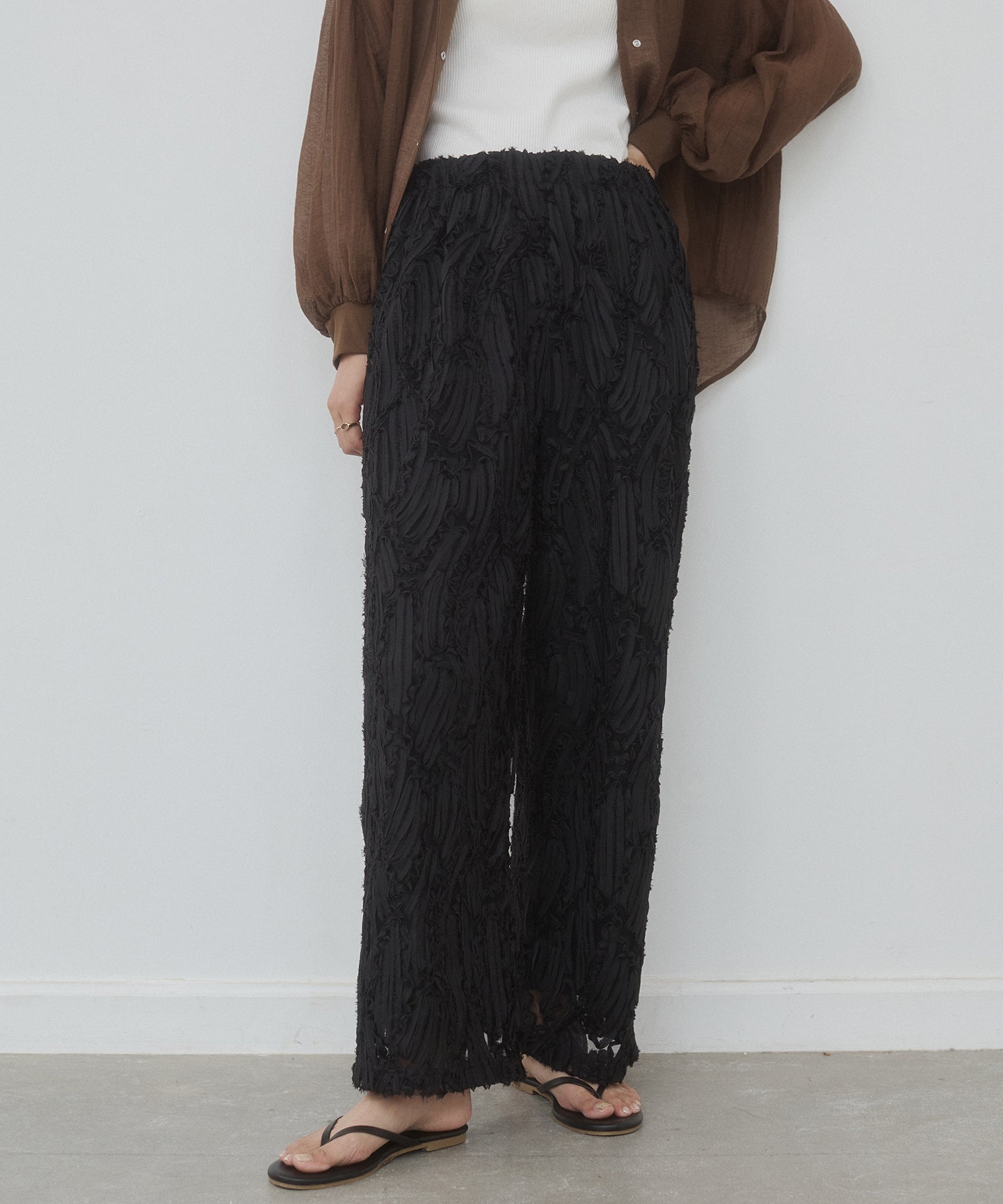 MOTIF LACE STRAIGHT-LEG PANTS