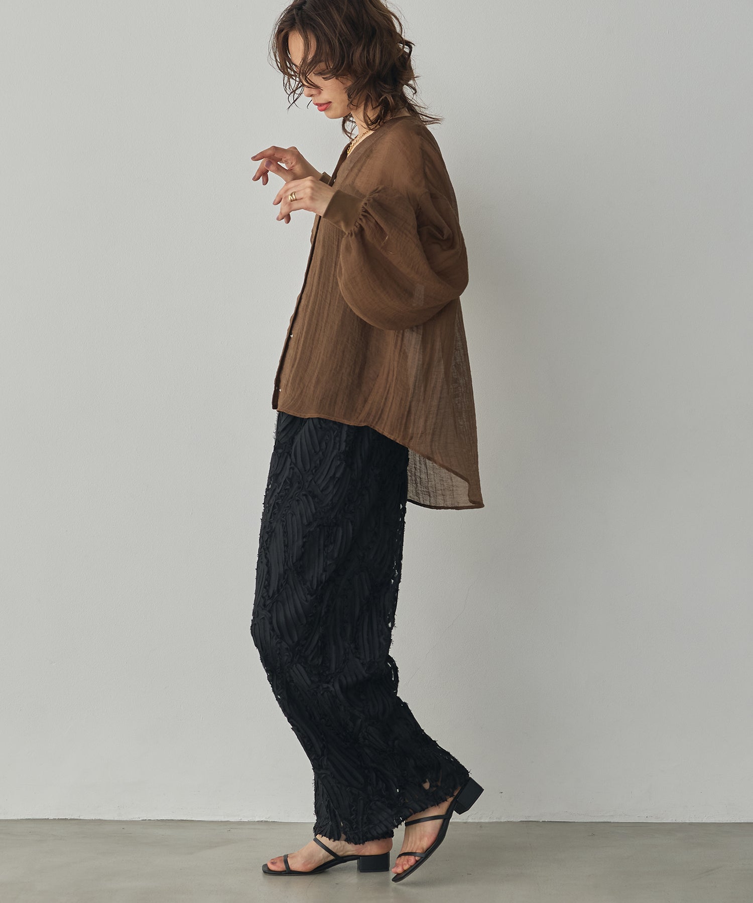 MOTIF LACE STRAIGHT-LEG PANTS
