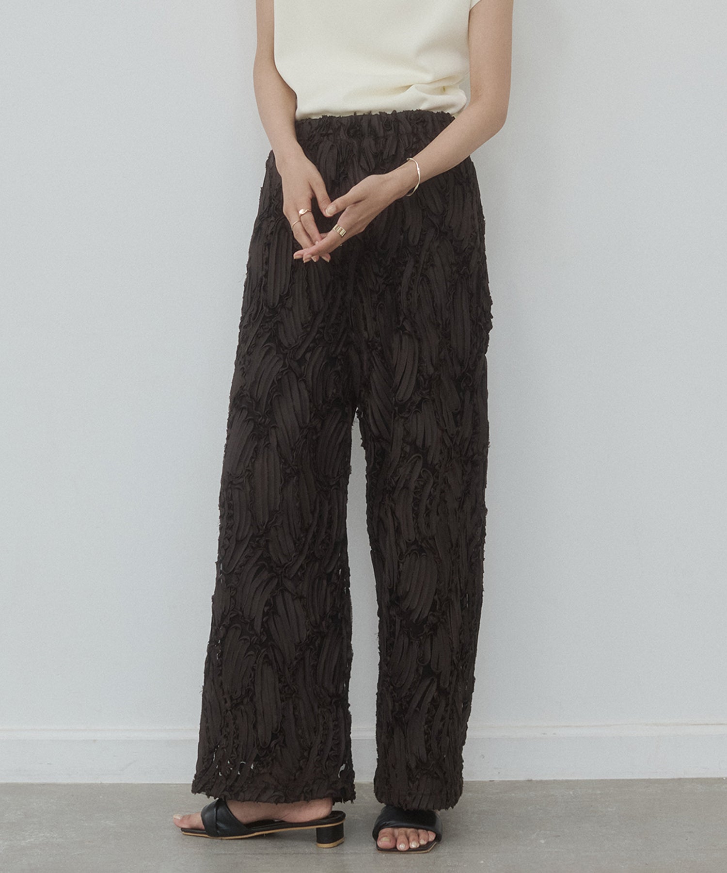 MOTIF LACE STRAIGHT-LEG PANTS