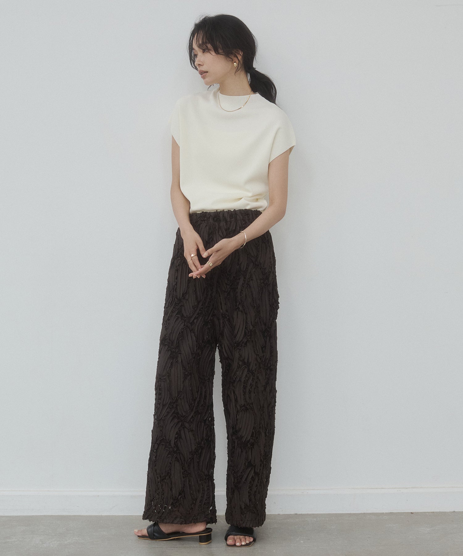 MOTIF LACE STRAIGHT-LEG PANTS