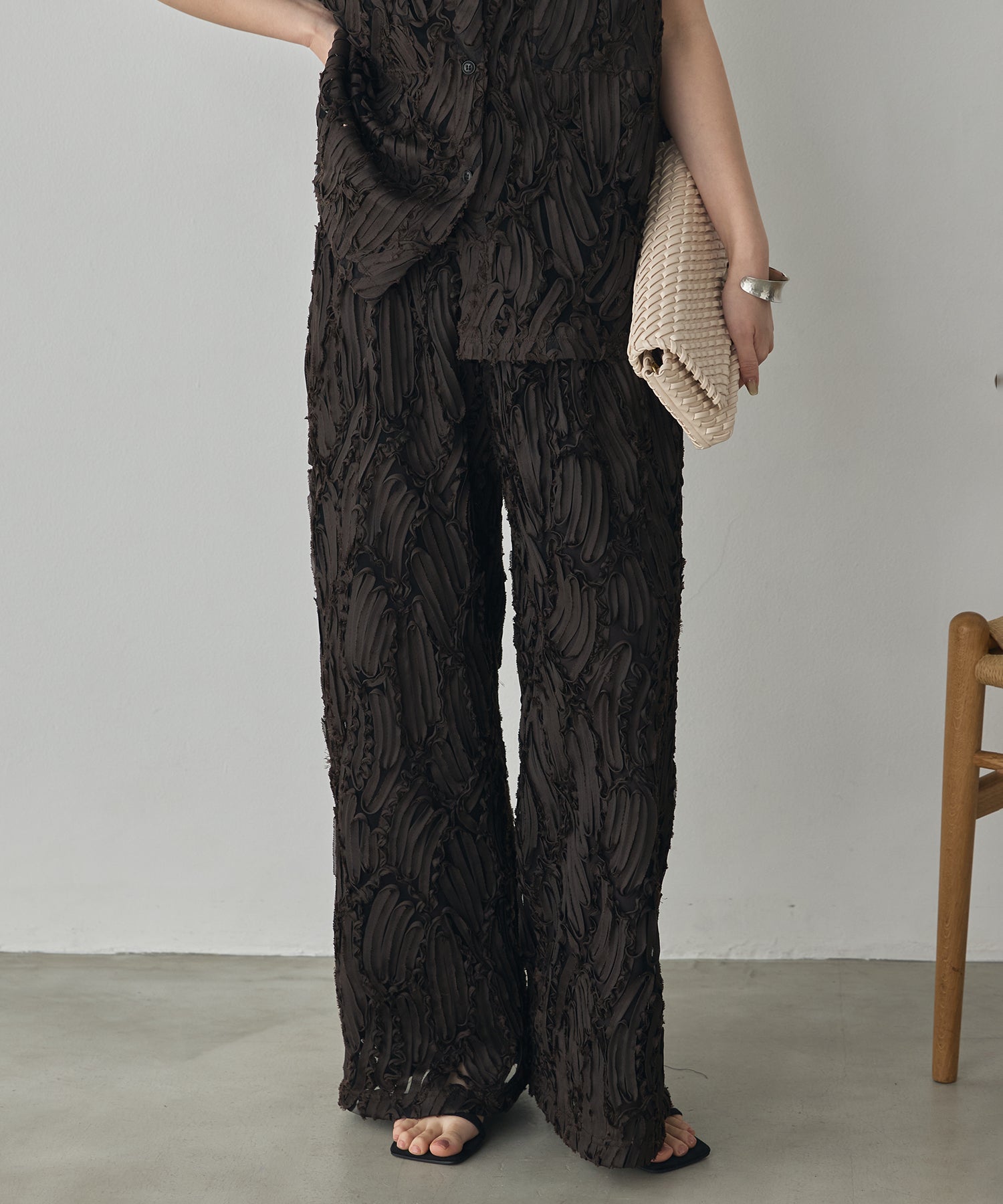 MOTIF LACE STRAIGHT-LEG PANTS