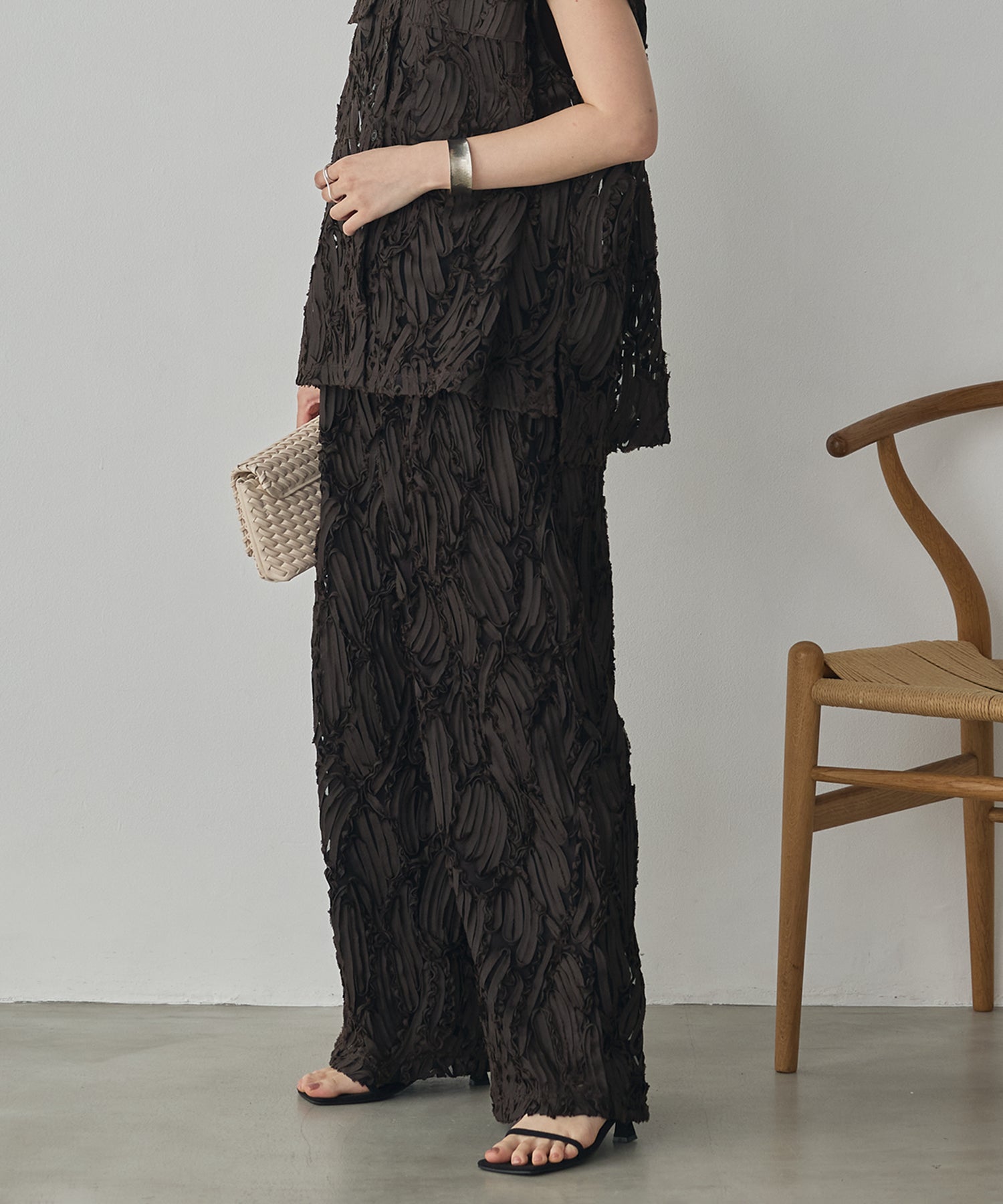 MOTIF LACE STRAIGHT-LEG PANTS