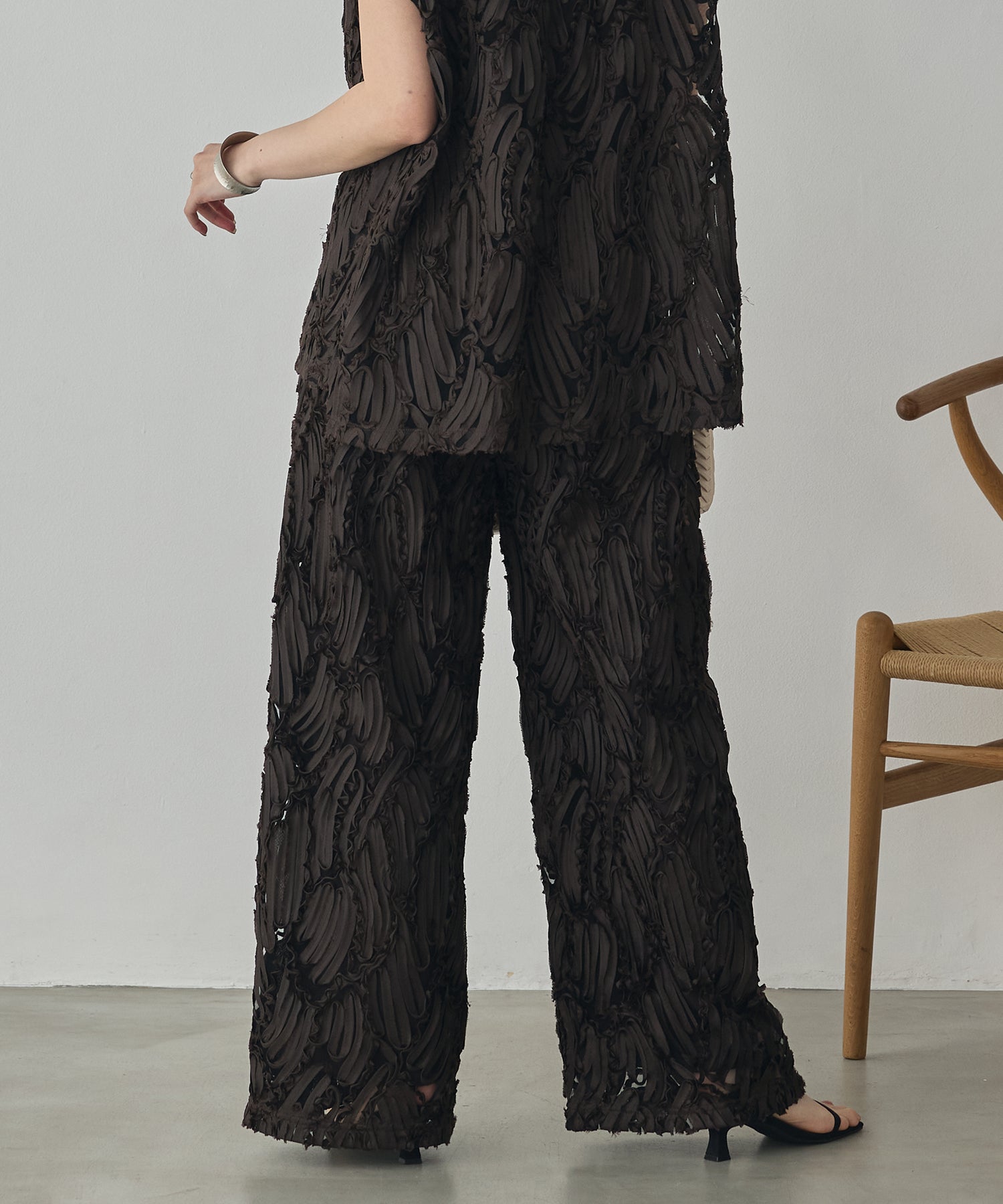 MOTIF LACE STRAIGHT-LEG PANTS