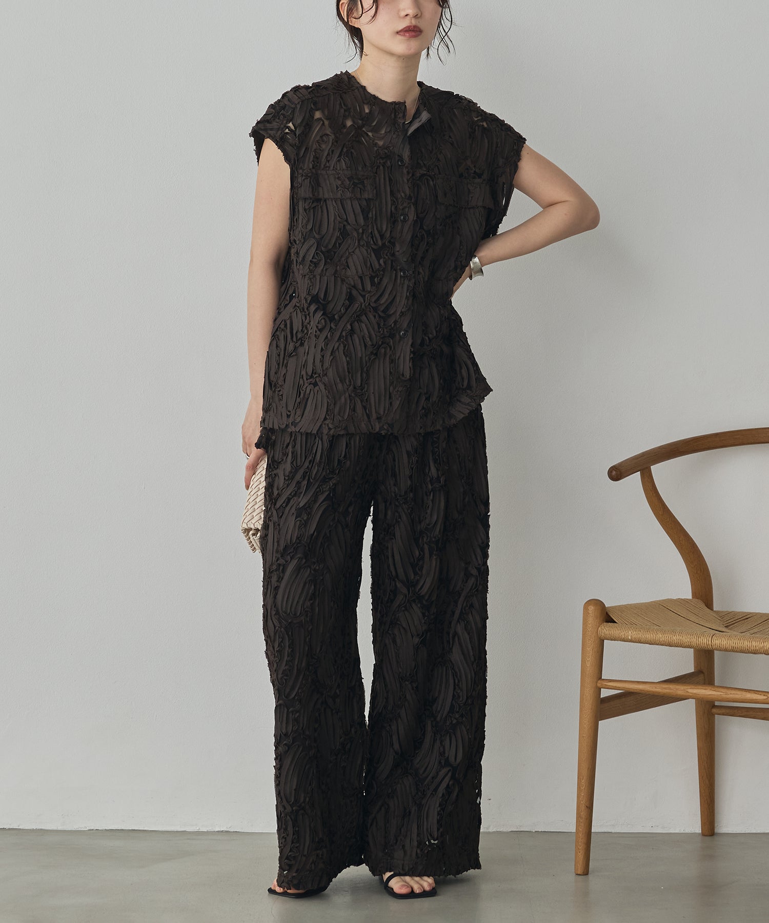 MOTIF LACE STRAIGHT-LEG PANTS