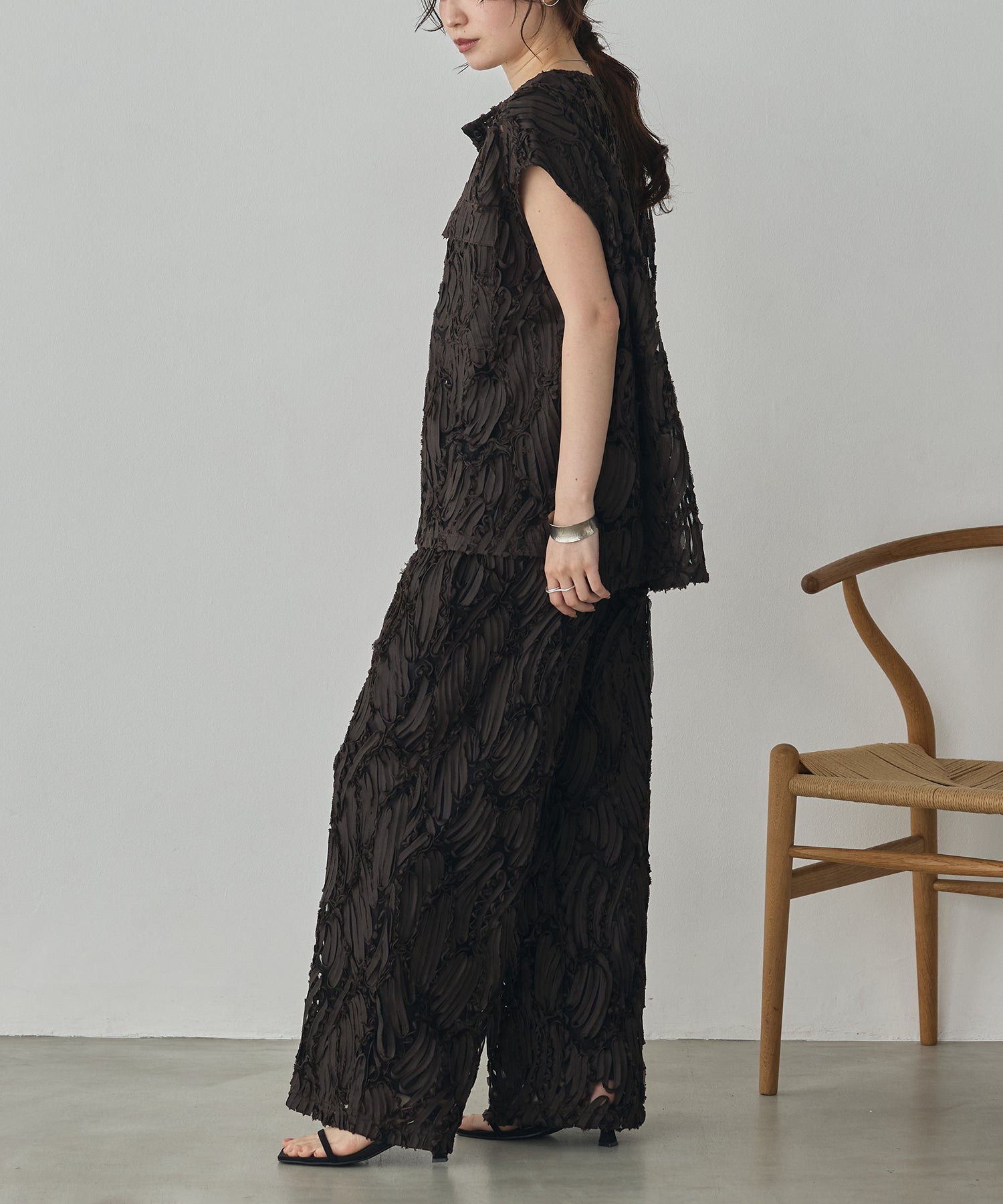 MOTIF LACE STRAIGHT-LEG PANTS