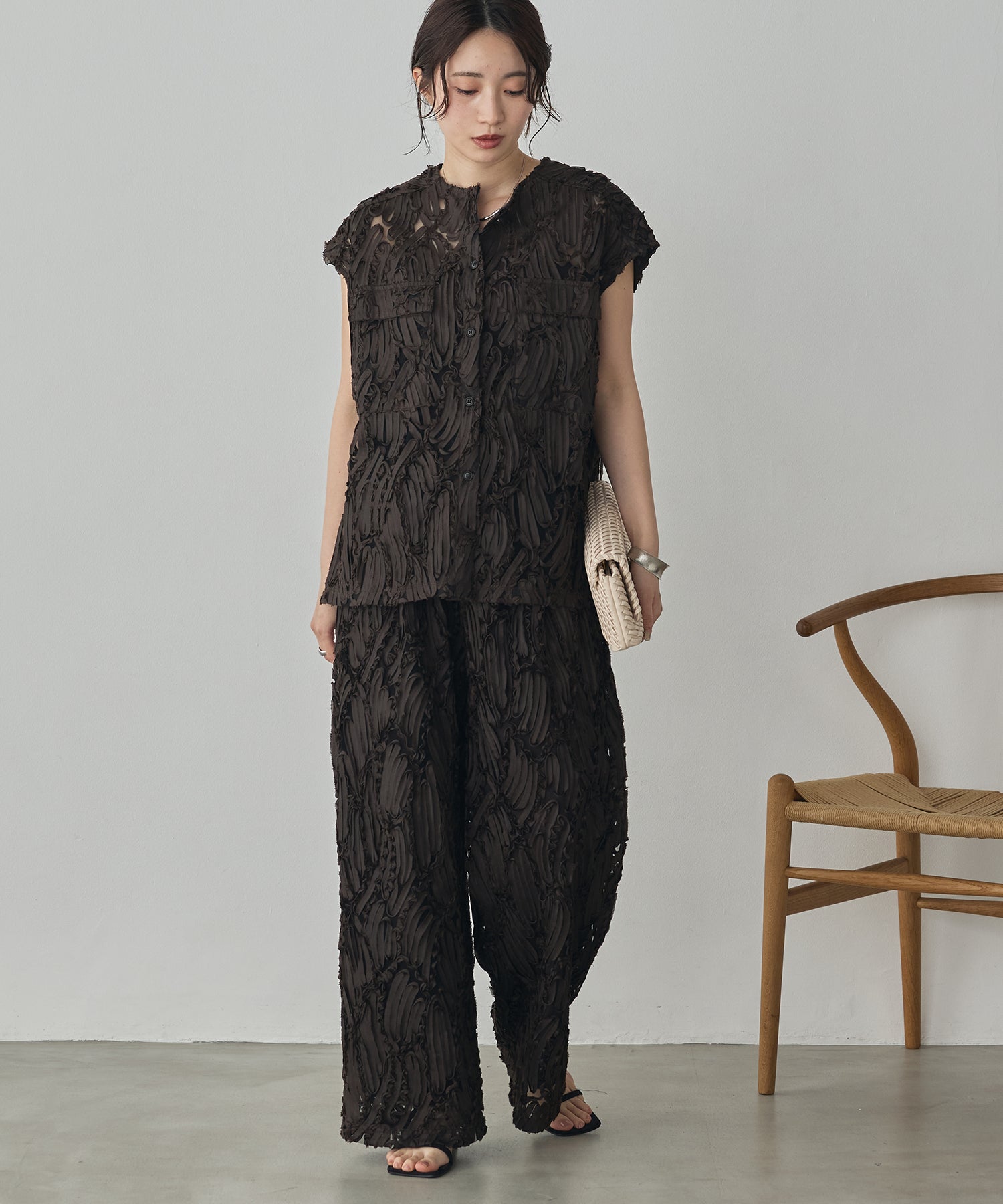 MOTIF LACE STRAIGHT-LEG PANTS