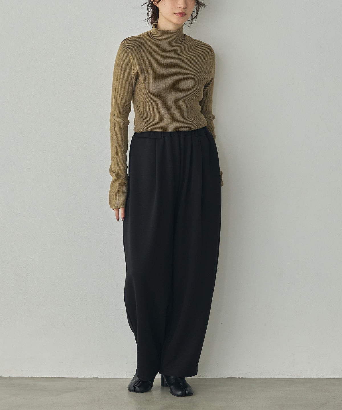 THICK CARDBOARD CURVY PANTS