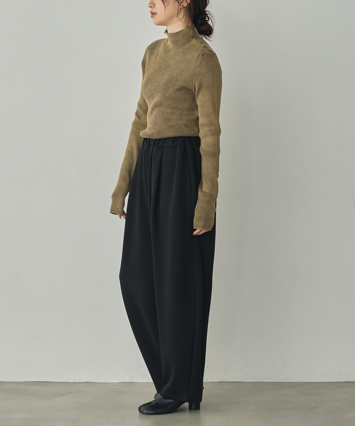 THICK CARDBOARD CURVY PANTS