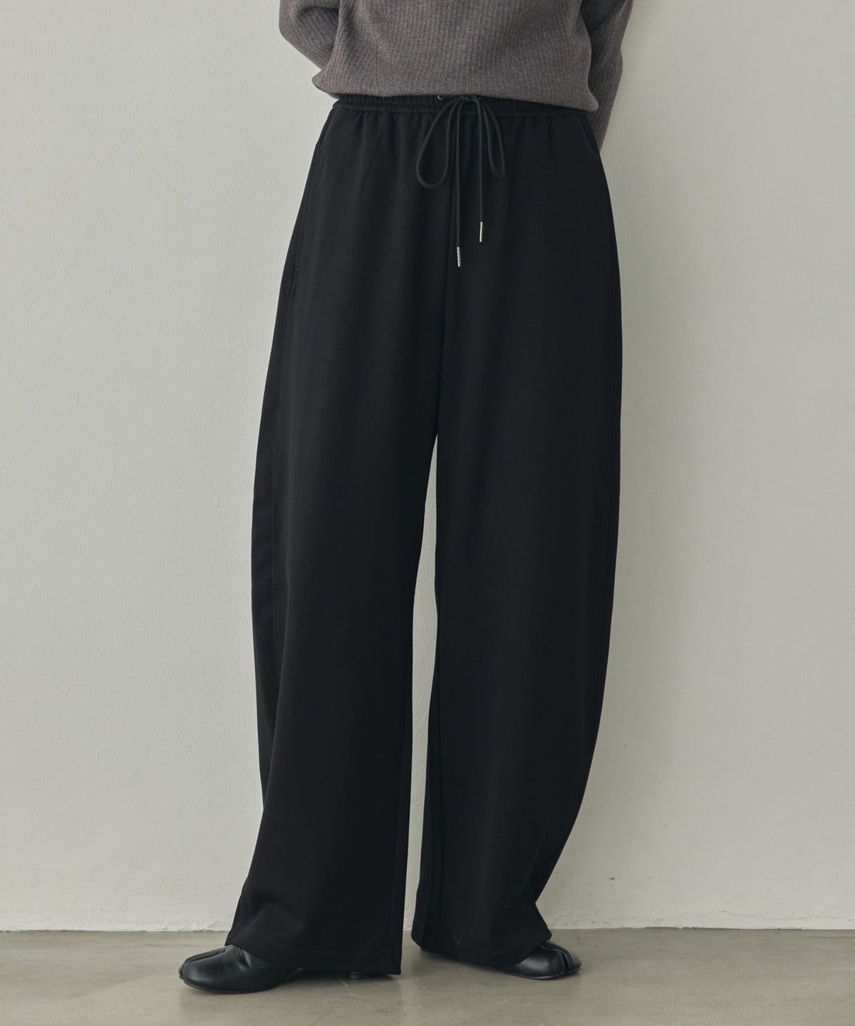 THICK FLEECE-LINED CURVED-LEG PANTS