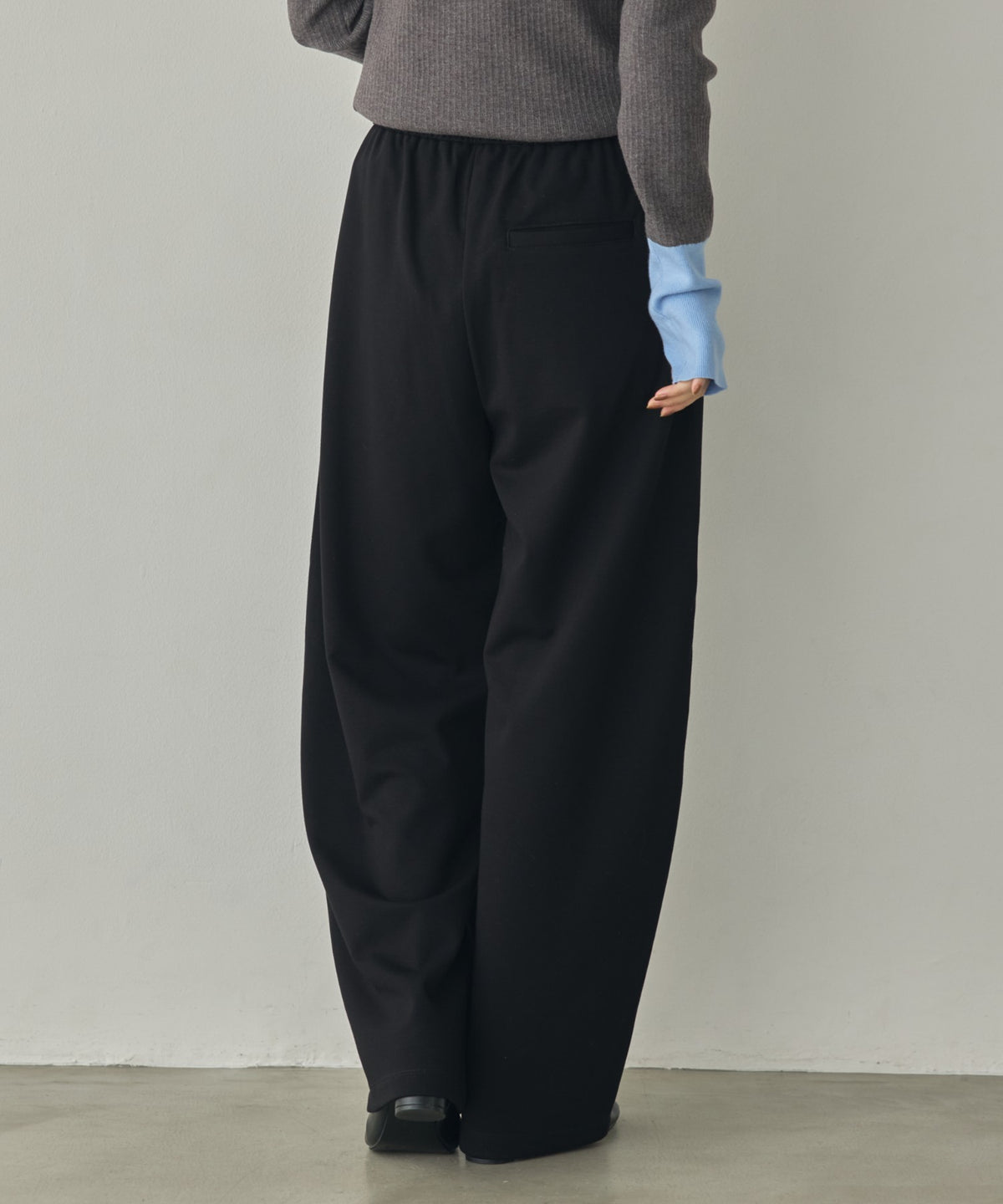 THICK FLEECE-LINED CURVED-LEG PANTS