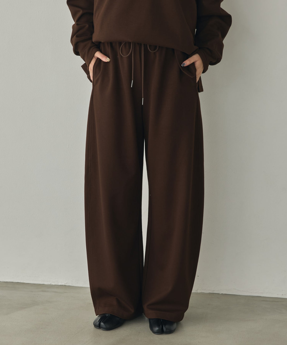 THICK FLEECE-LINED CURVED-LEG PANTS
