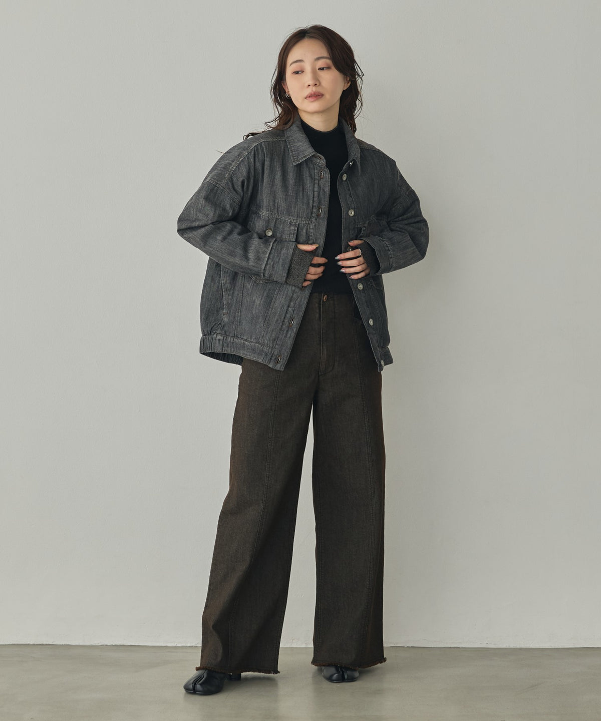 LIGHTWEIGHT LIGHTLY PADDED DENIM JACKET