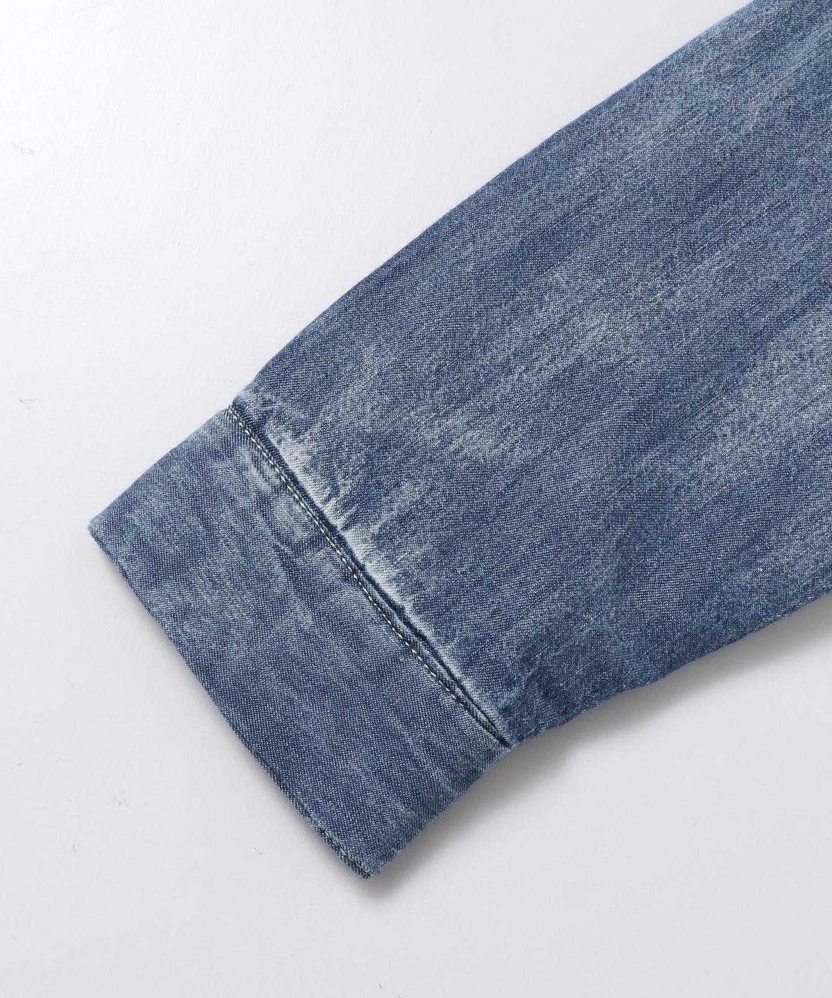 LIGHTWEIGHT LIGHTLY PADDED DENIM JACKET
