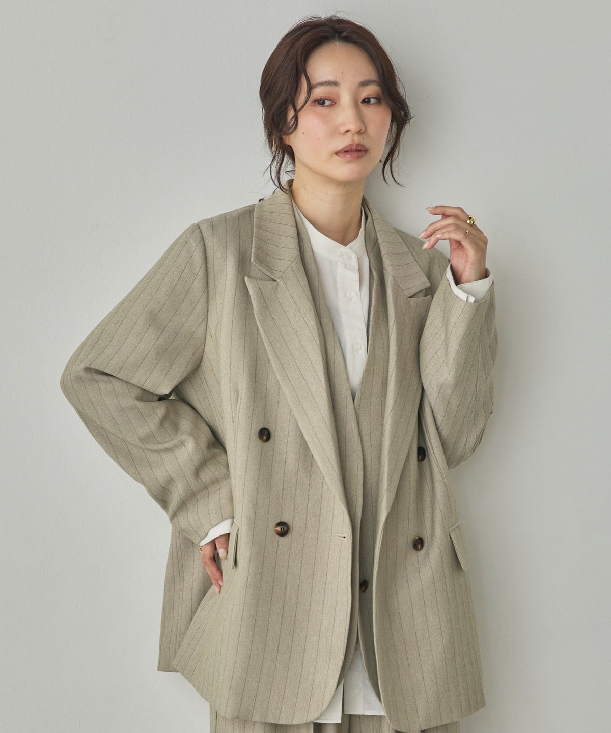 DOUBLE-BREASTED JACKET