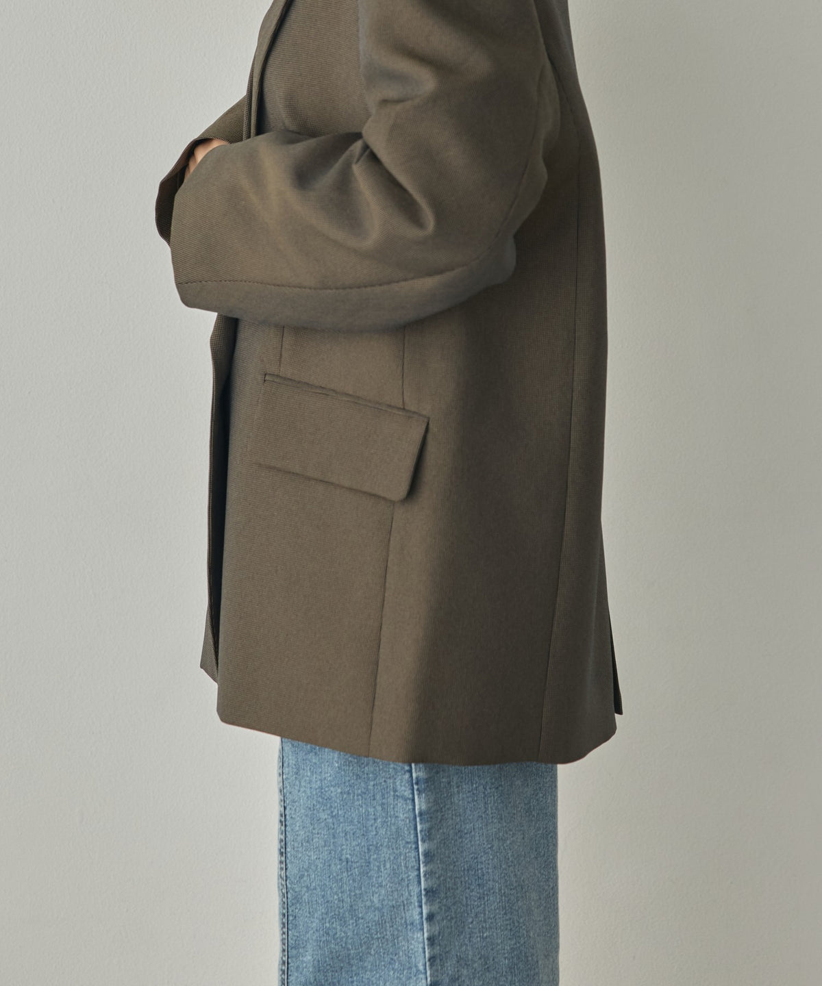DOUBLE-BREASTED JACKET