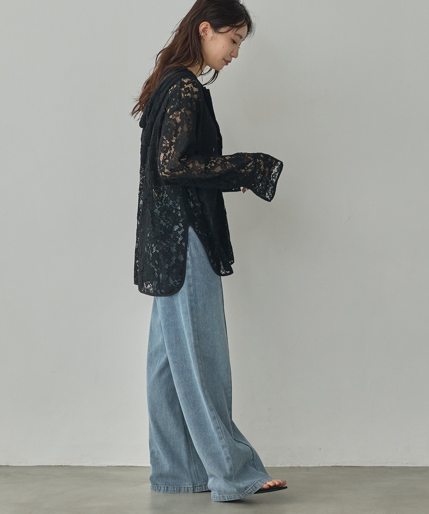 MESH-PATTERNED LACE HOODED CARDIGAN