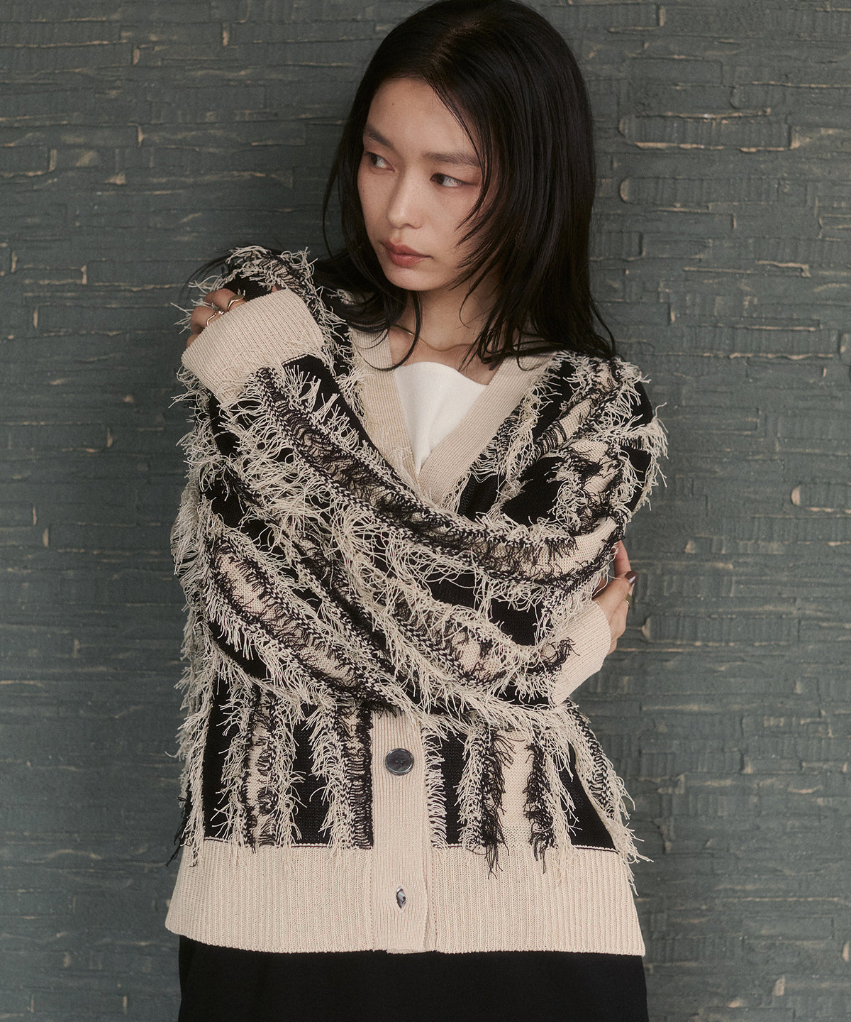 FRINGE-DESIGN KNIT CARDIGAN