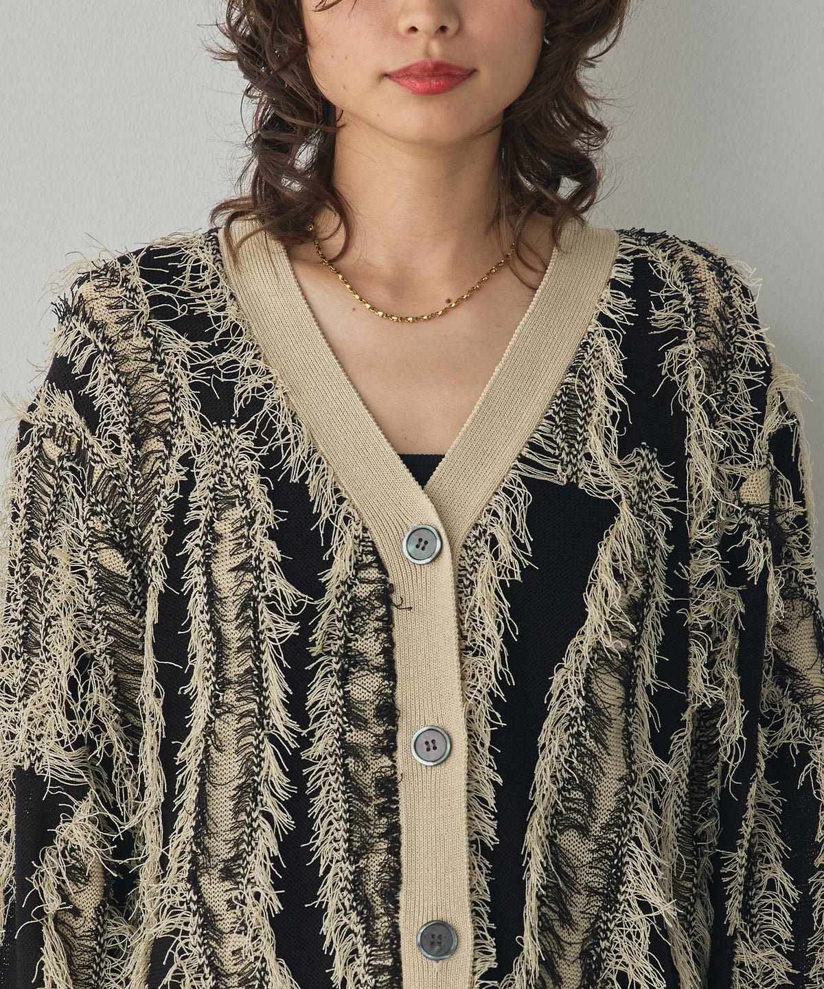 FRINGE-DESIGN KNIT CARDIGAN