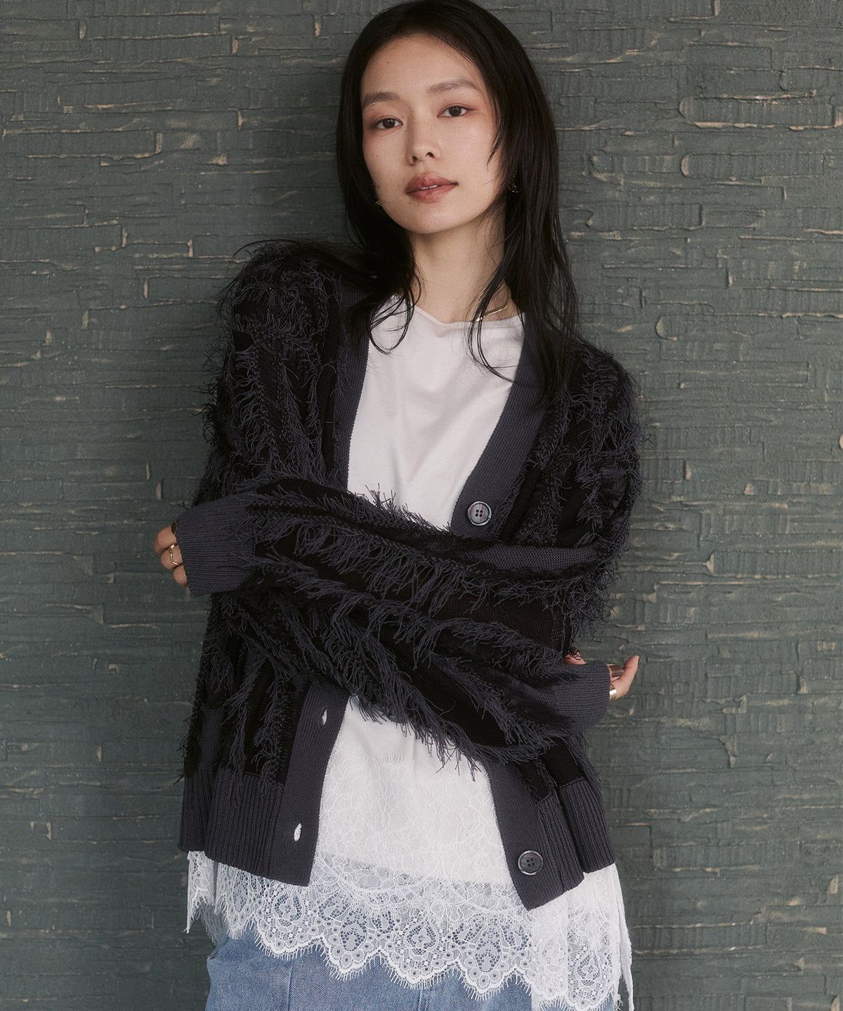 FRINGE-DESIGN KNIT CARDIGAN