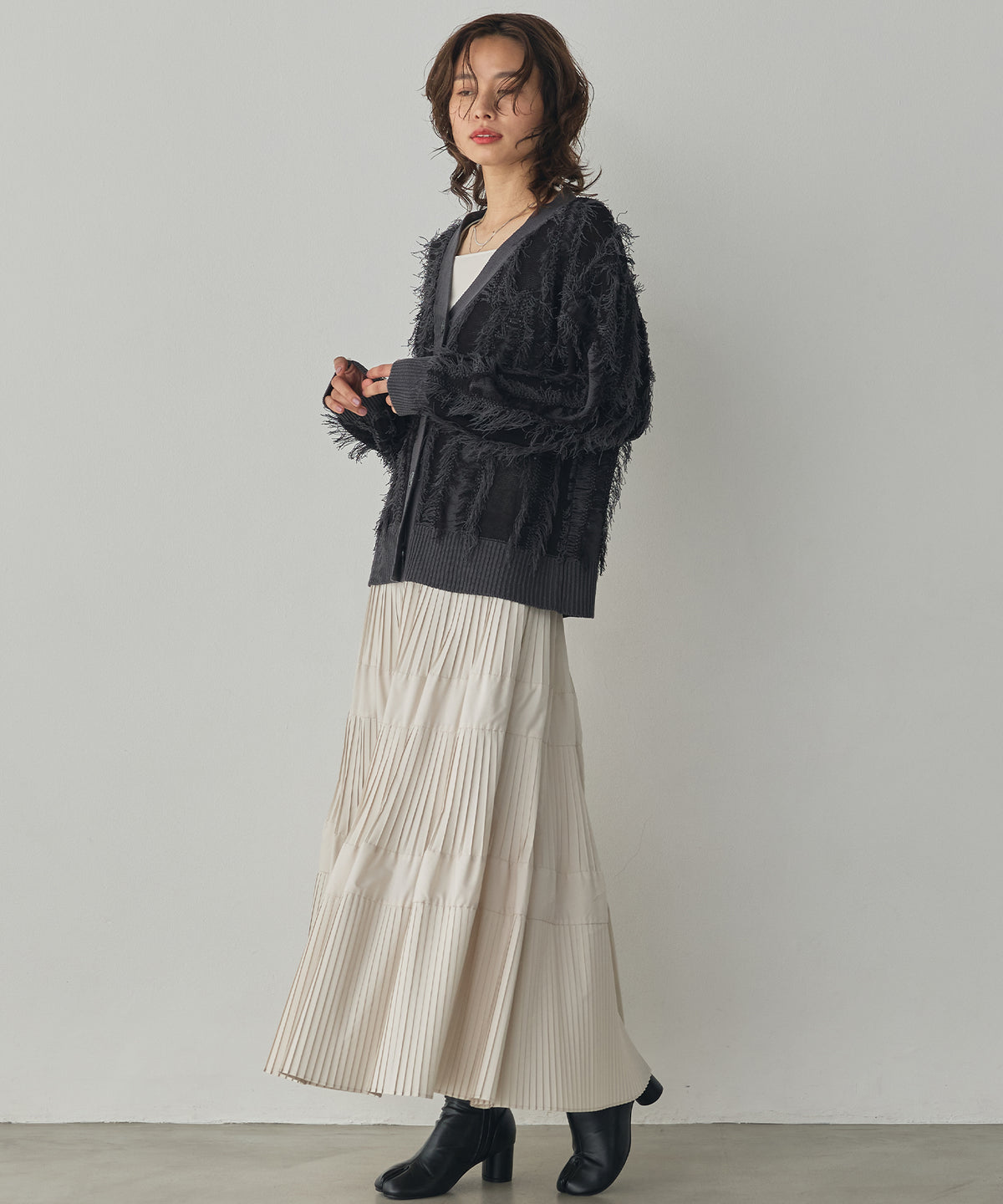 FRINGE-DESIGN KNIT CARDIGAN