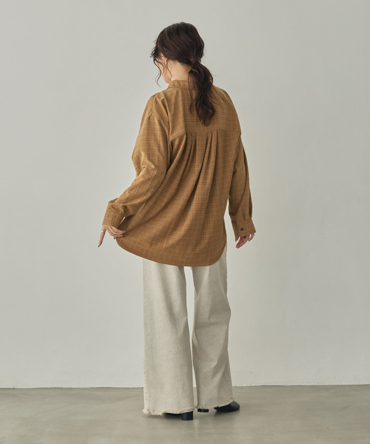 VINTAGE-STYLE PRINTED GATHERED SHIRT