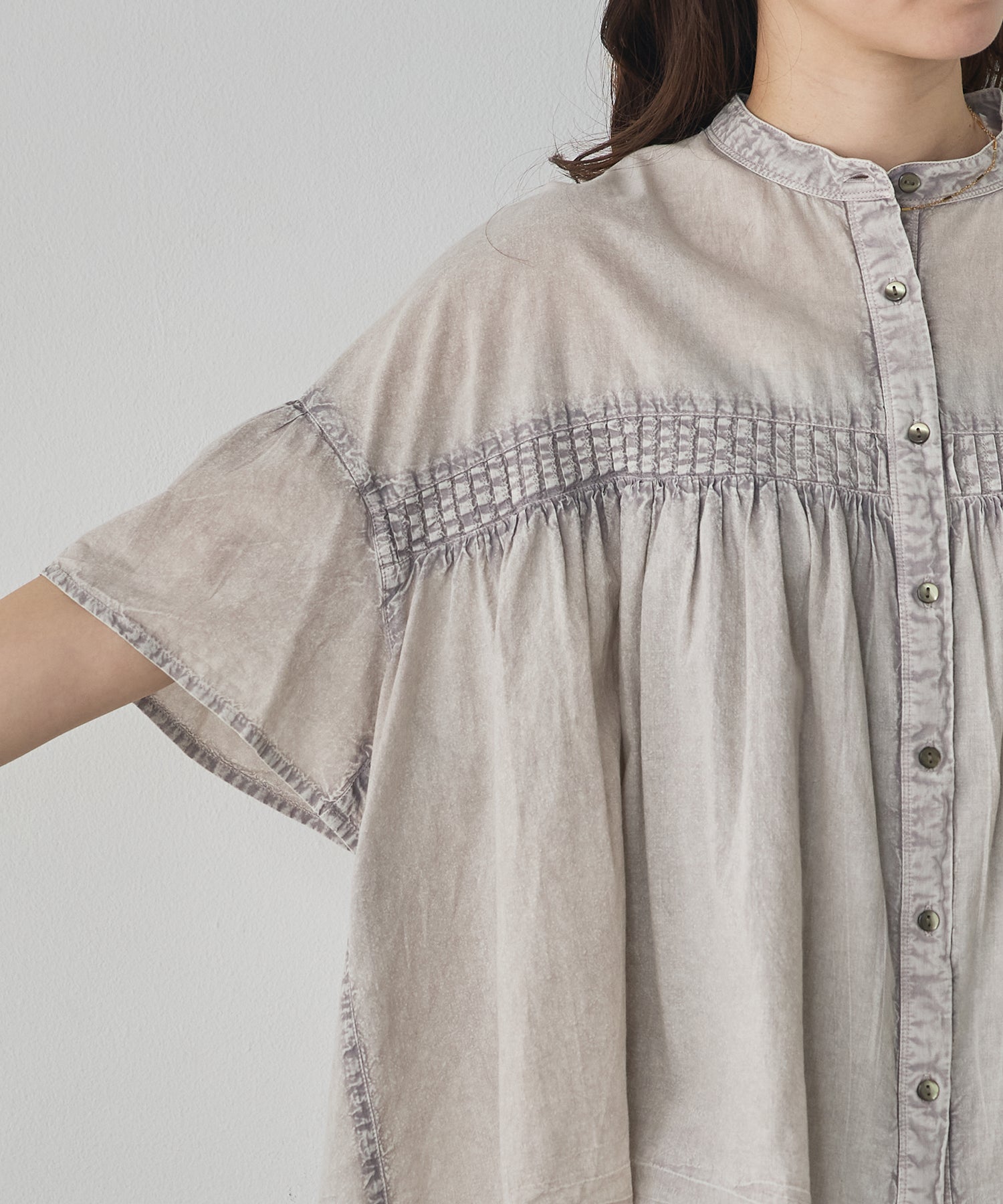 PINTUCK CHEMICAL WASH BLOUSE