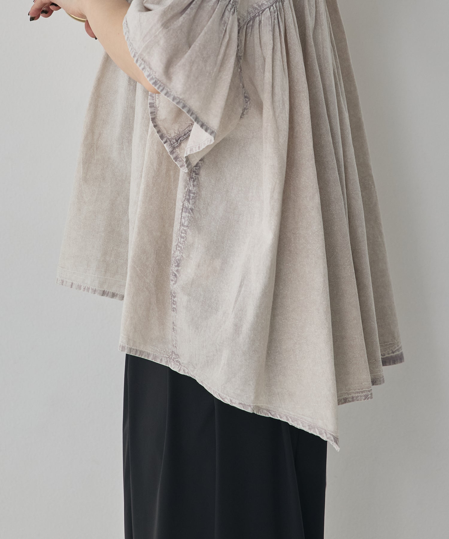 PINTUCK CHEMICAL WASH BLOUSE