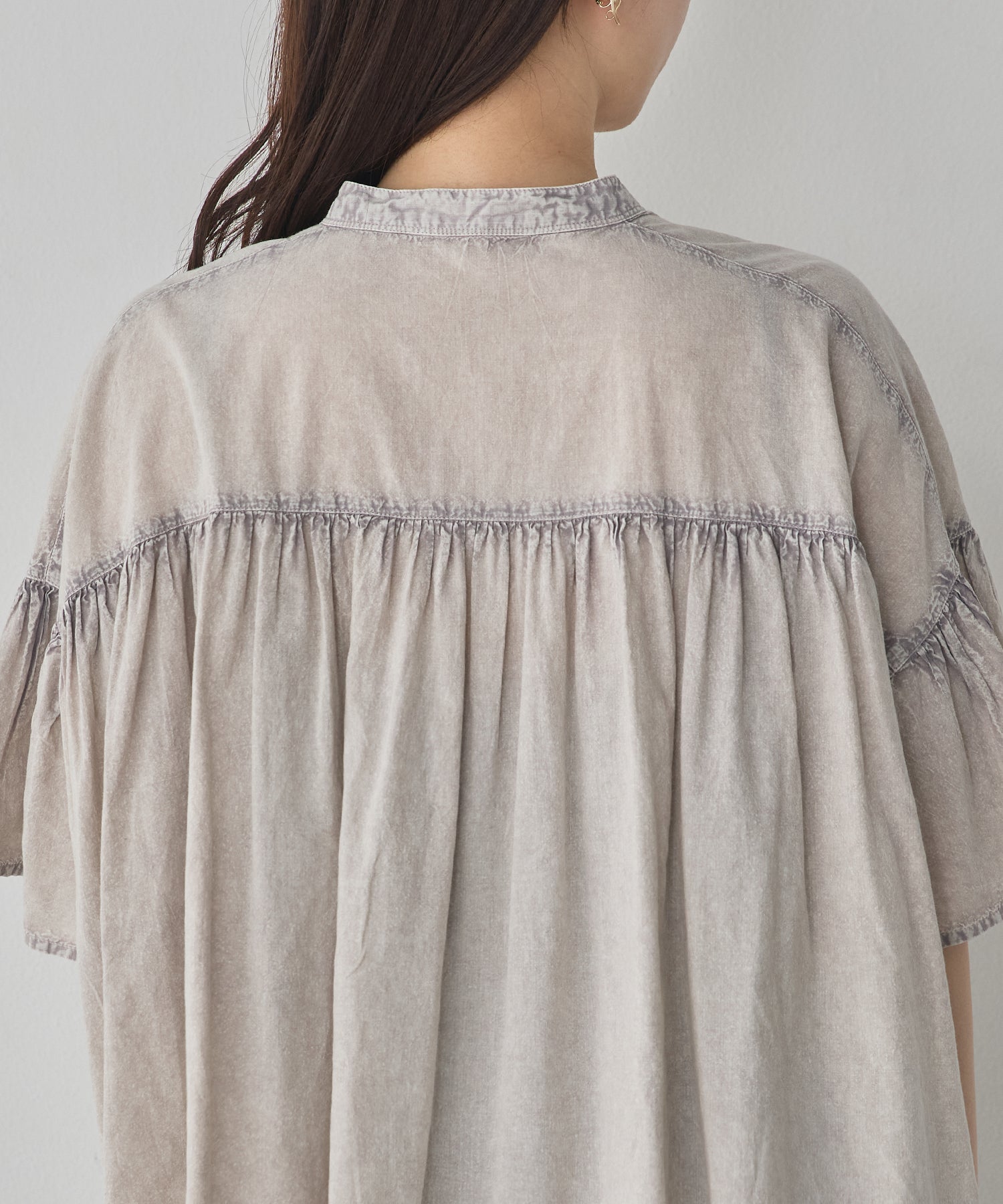PINTUCK CHEMICAL WASH BLOUSE