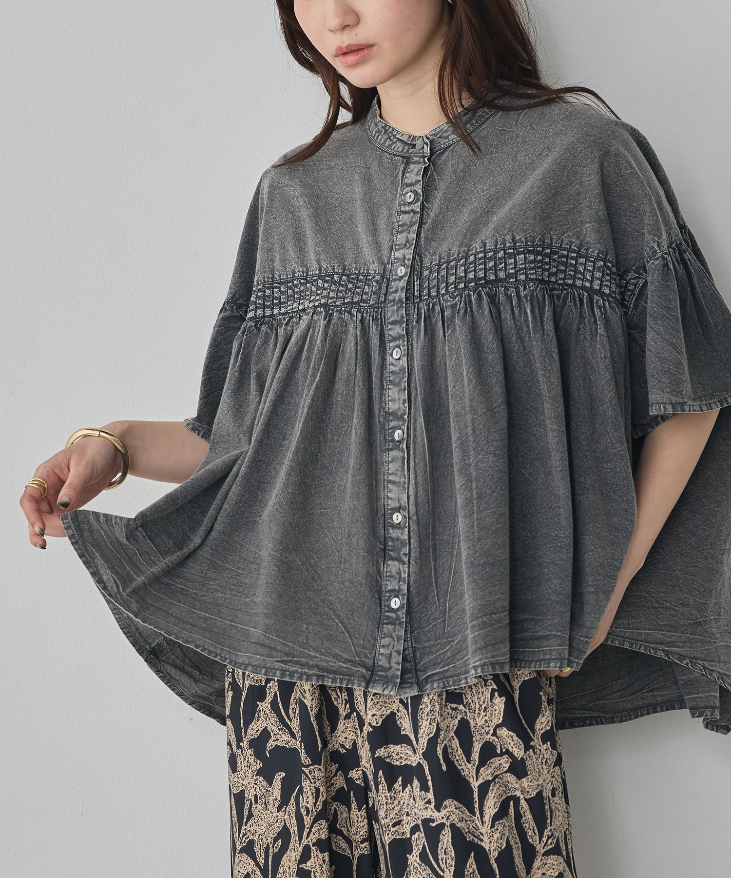 PINTUCK CHEMICAL WASH BLOUSE