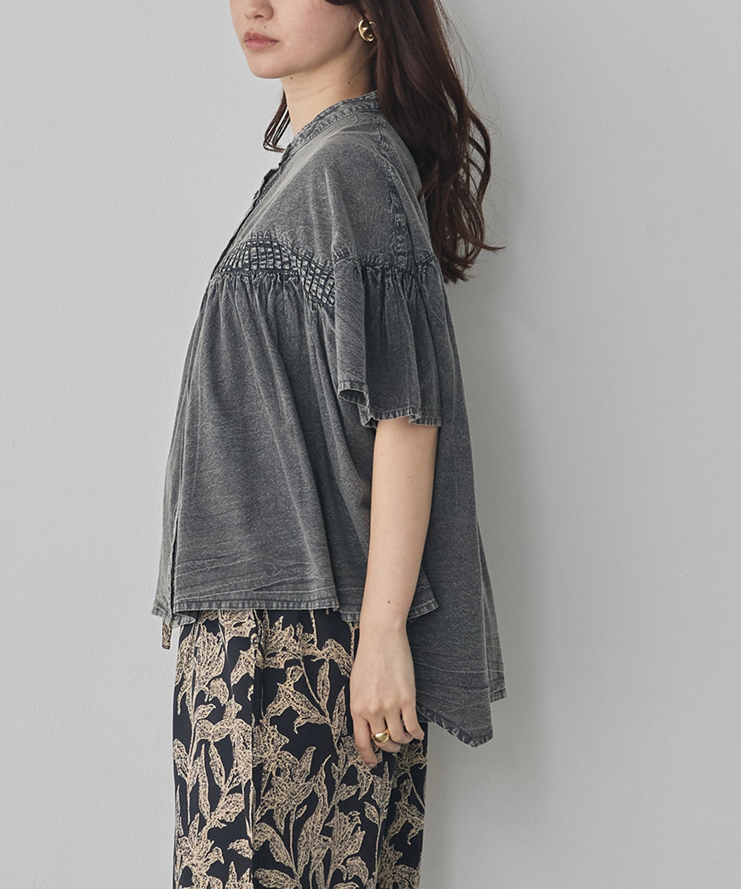 PINTUCK CHEMICAL WASH BLOUSE