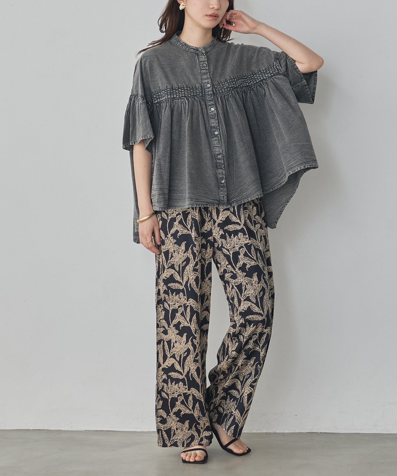 PINTUCK CHEMICAL WASH BLOUSE