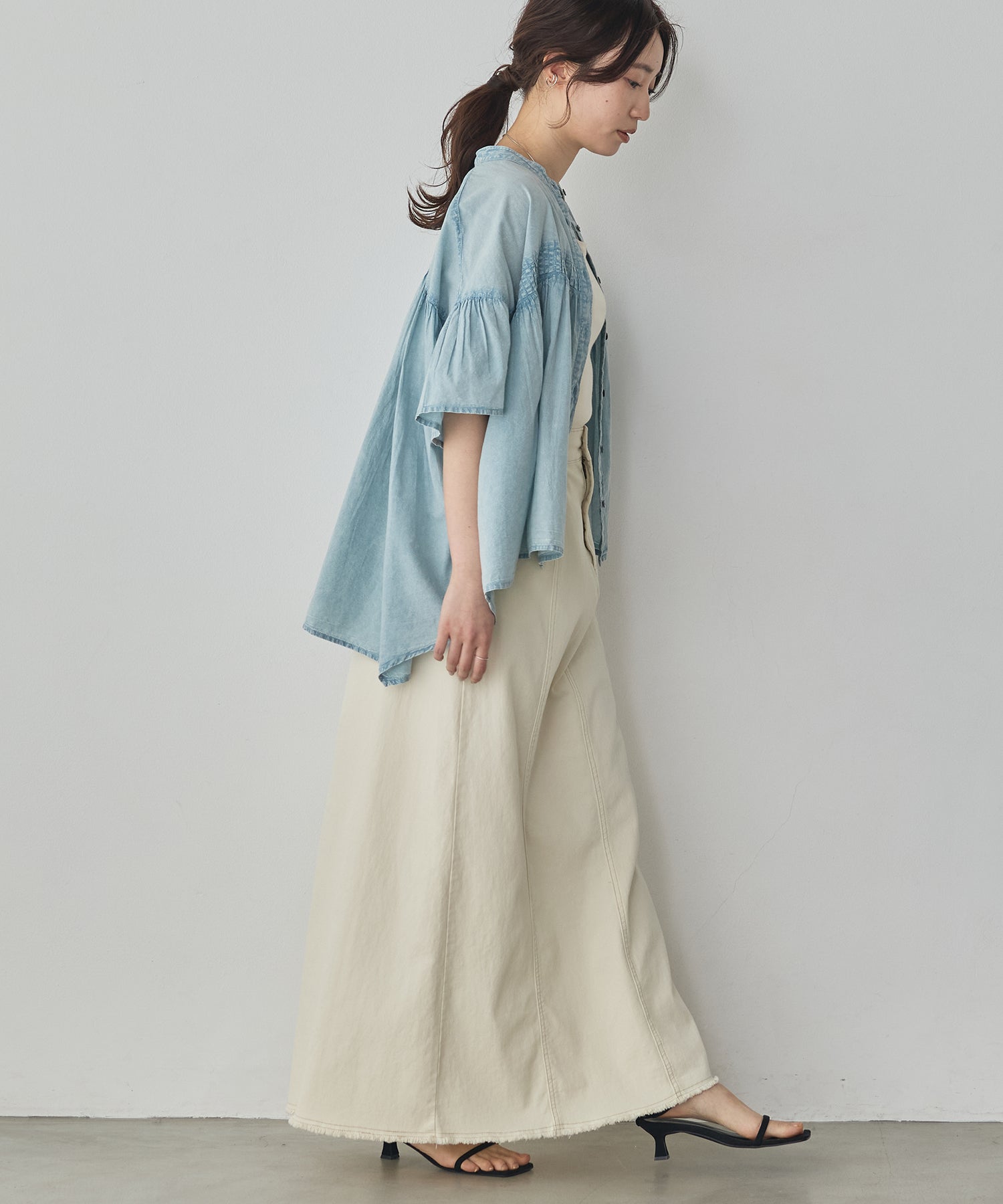 PINTUCK CHEMICAL WASH BLOUSE