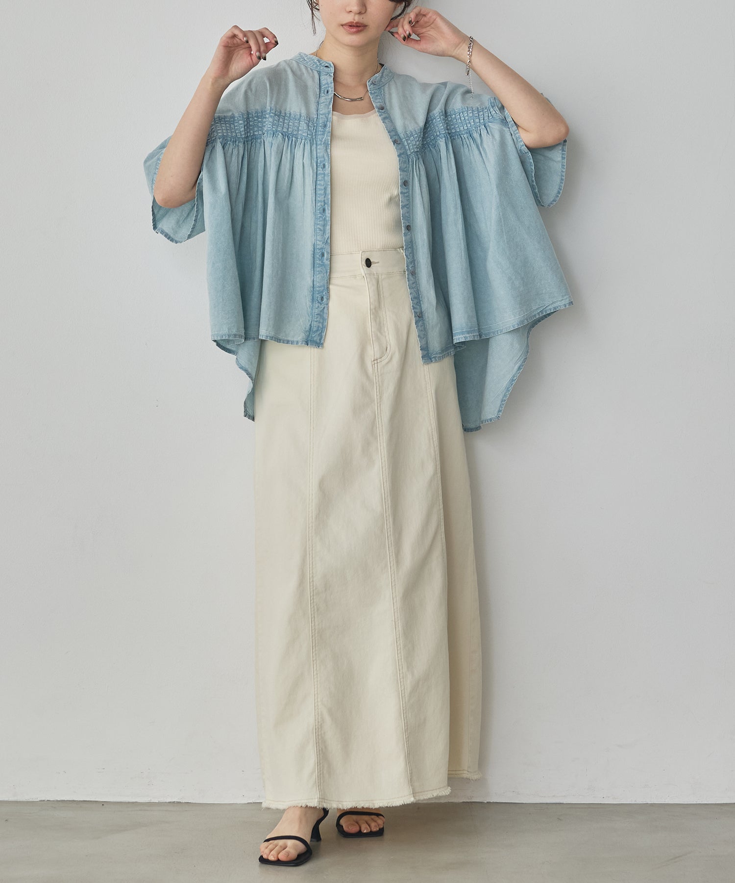 PINTUCK CHEMICAL WASH BLOUSE