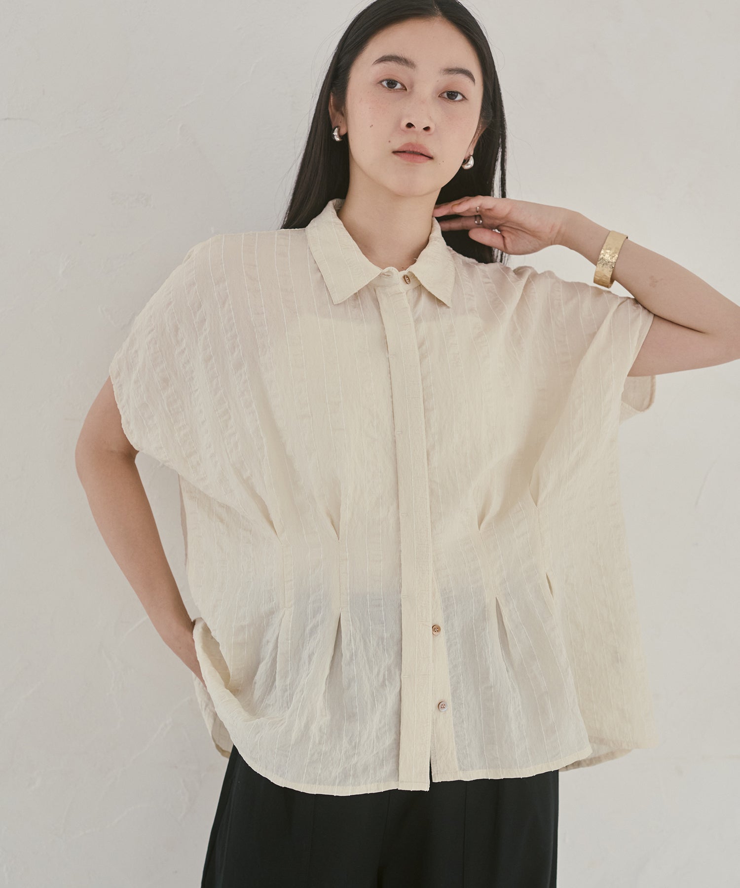 DOBBY STRIPE SHORT-SLEEVE SHIRT WITH WAIST TUCKS