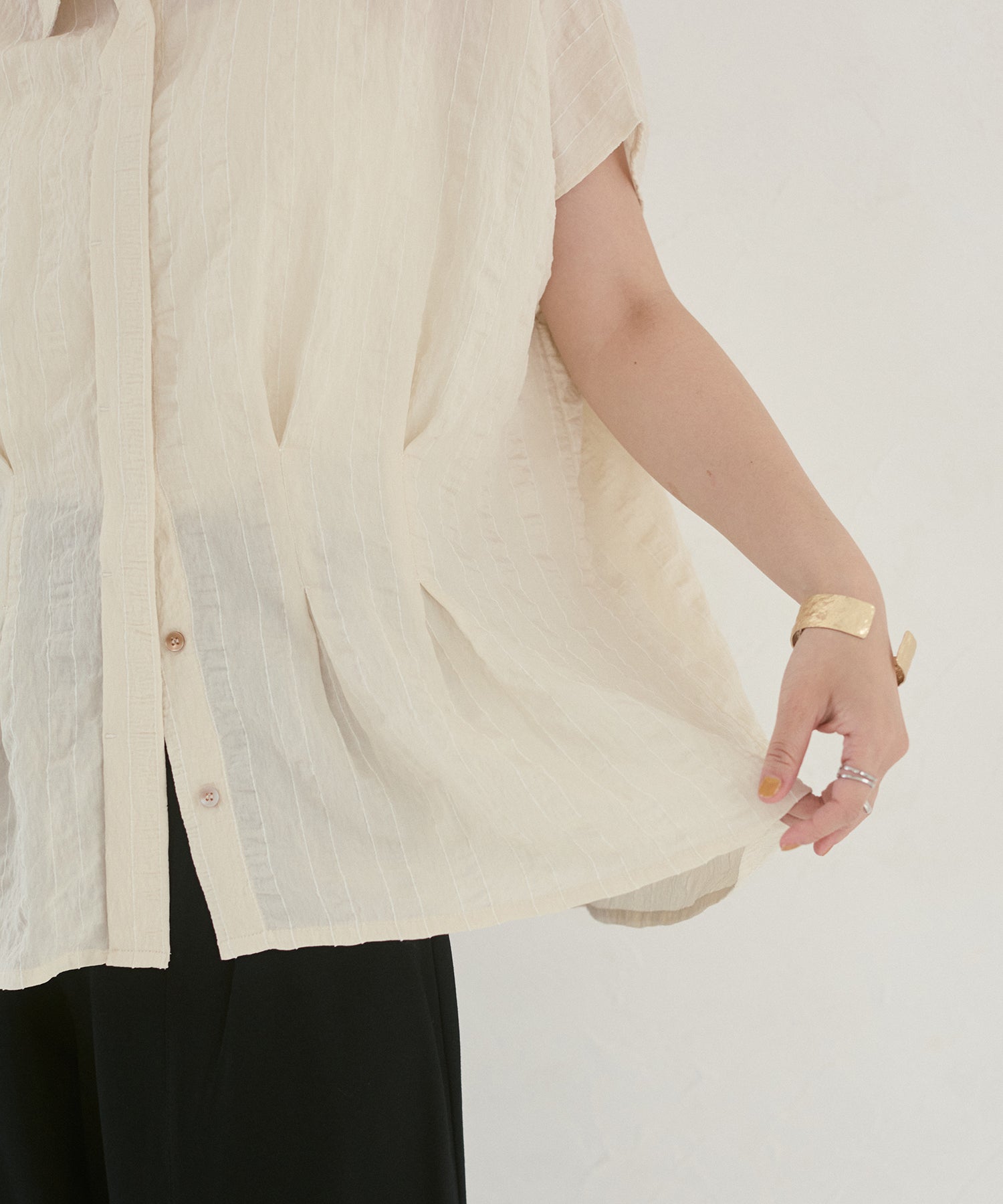 DOBBY STRIPE SHORT-SLEEVE SHIRT WITH WAIST TUCKS