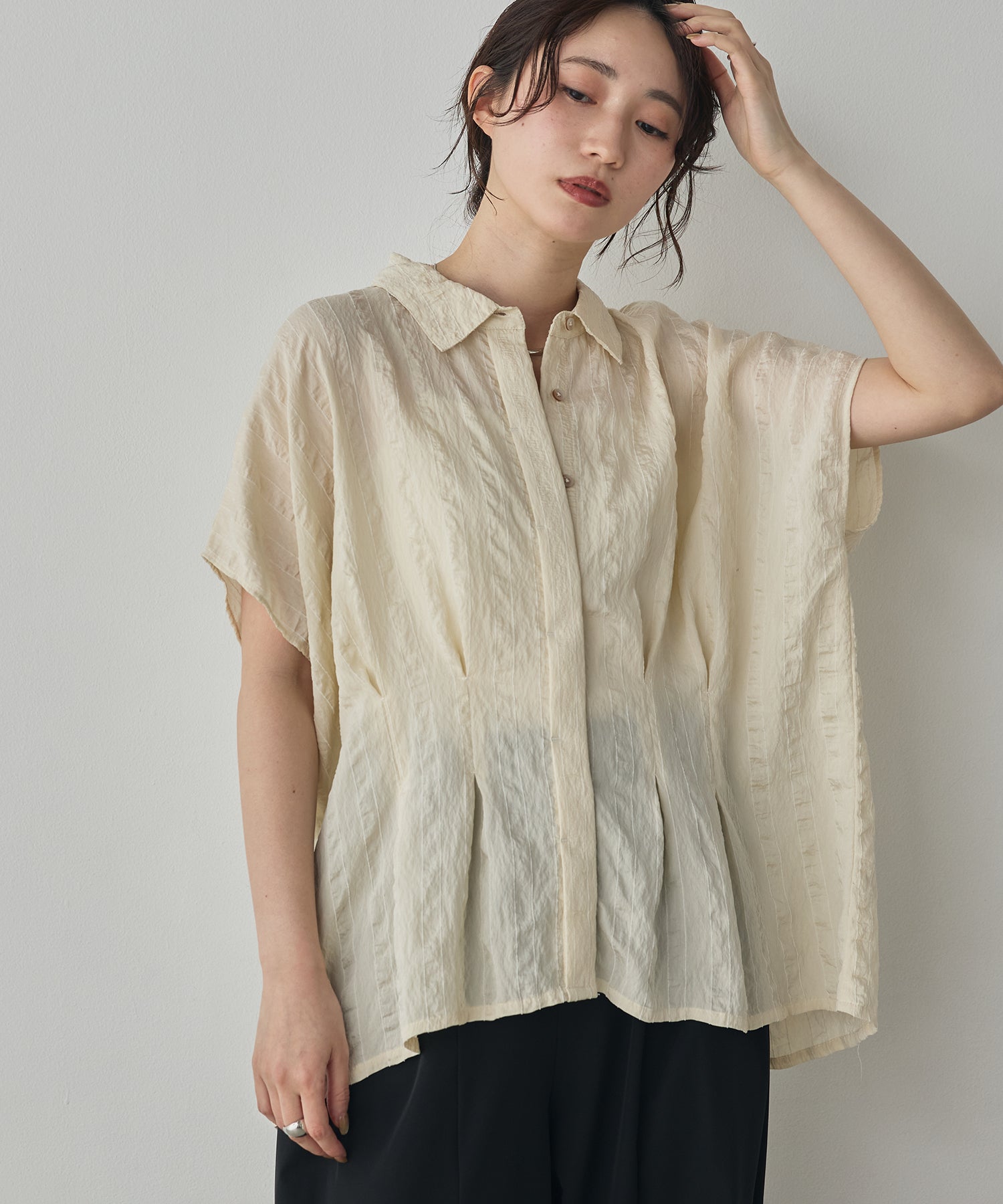 DOBBY STRIPE SHORT-SLEEVE SHIRT WITH WAIST TUCKS