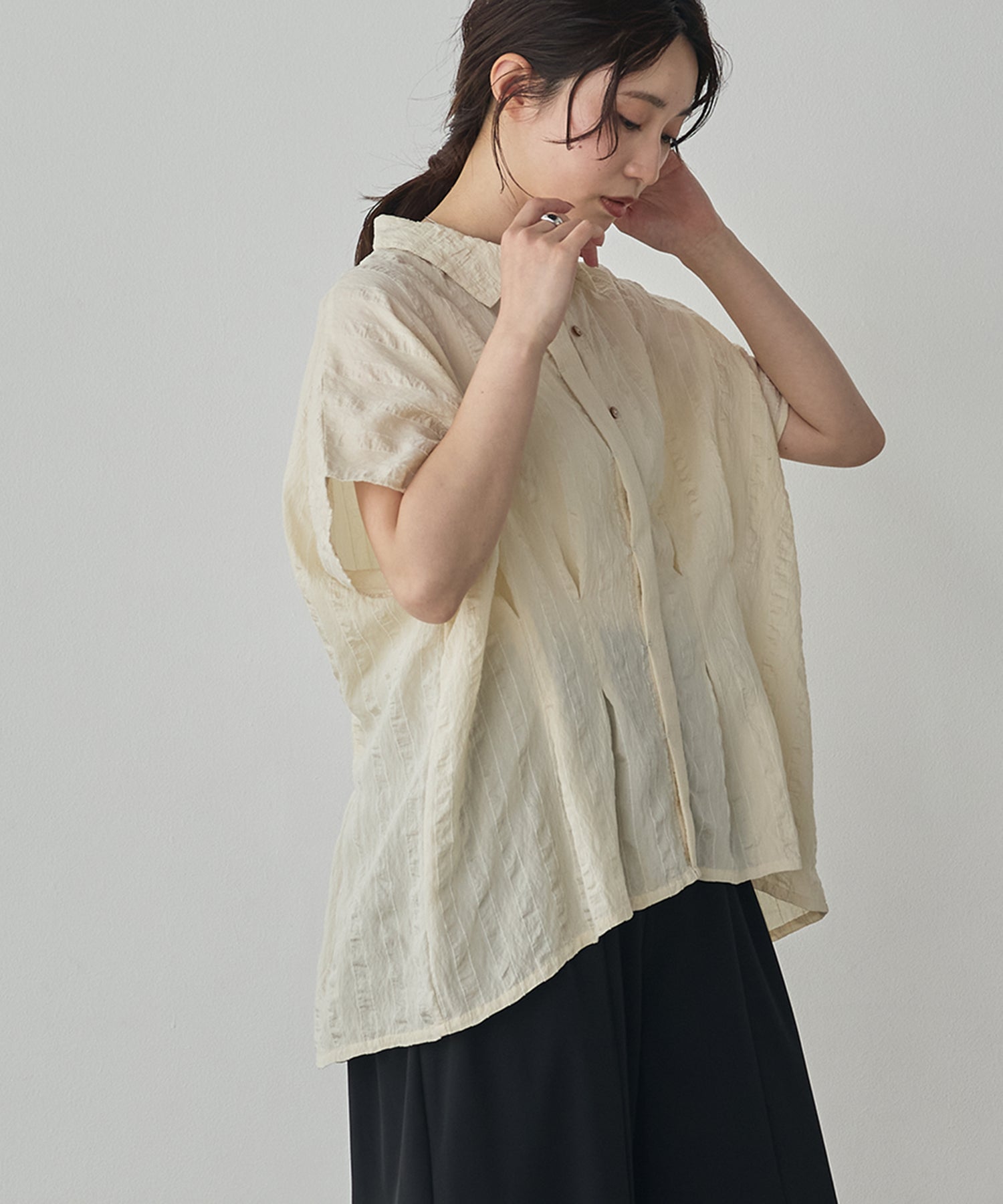DOBBY STRIPE SHORT-SLEEVE SHIRT WITH WAIST TUCKS