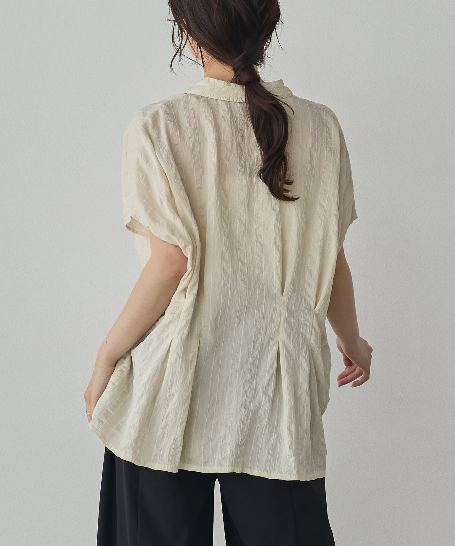 DOBBY STRIPE SHORT-SLEEVE SHIRT WITH WAIST TUCKS
