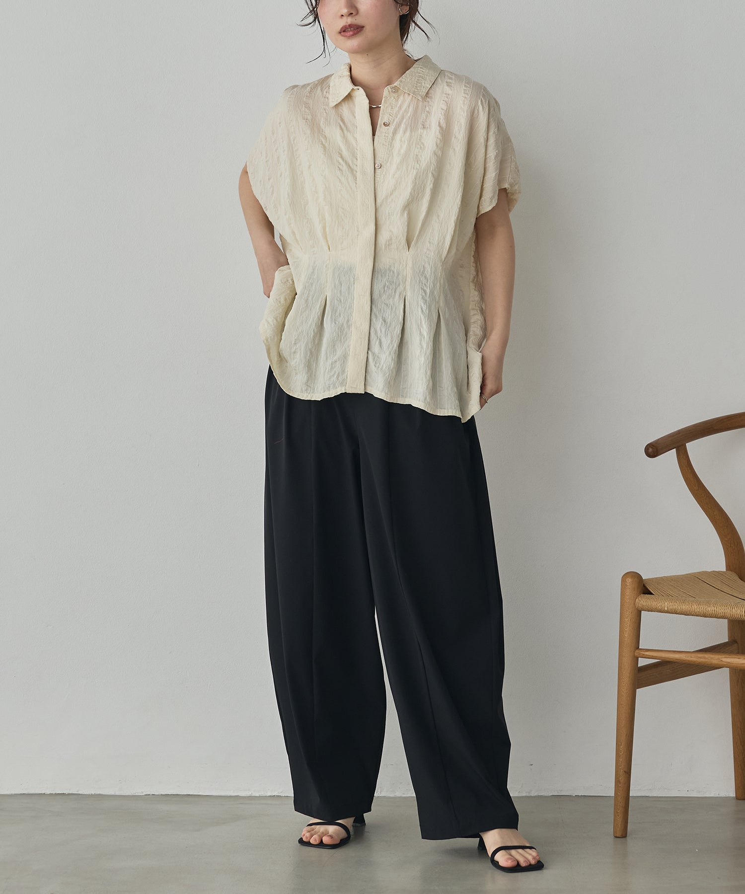 DOBBY STRIPE SHORT-SLEEVE SHIRT WITH WAIST TUCKS