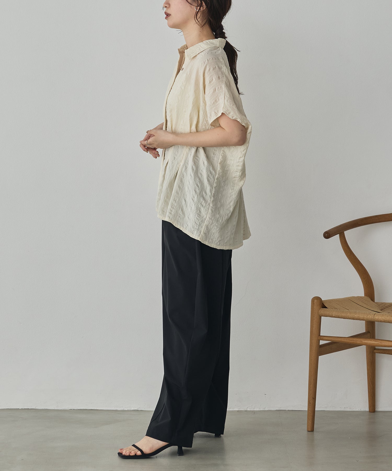 DOBBY STRIPE SHORT-SLEEVE SHIRT WITH WAIST TUCKS
