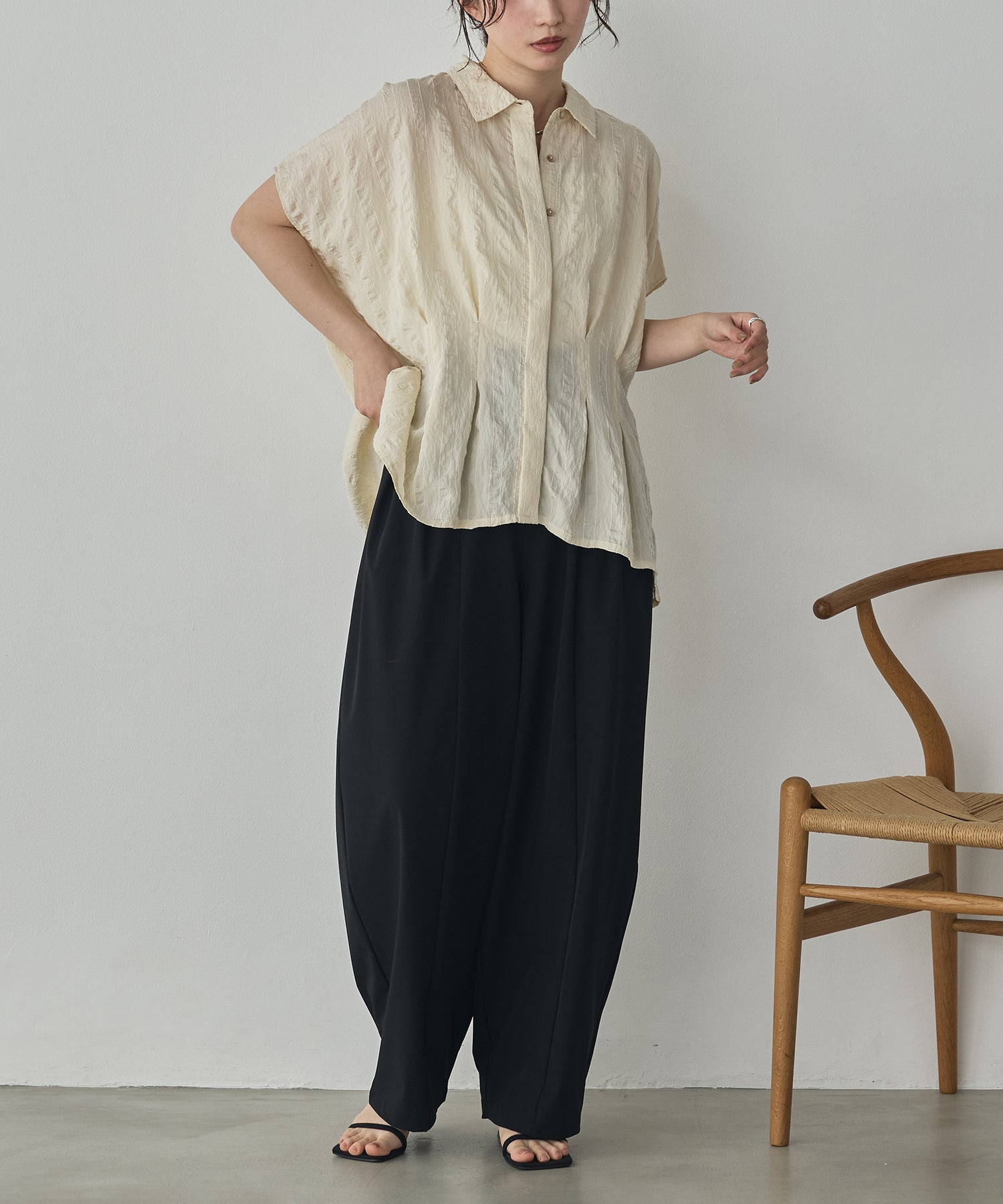 DOBBY STRIPE SHORT-SLEEVE SHIRT WITH WAIST TUCKS