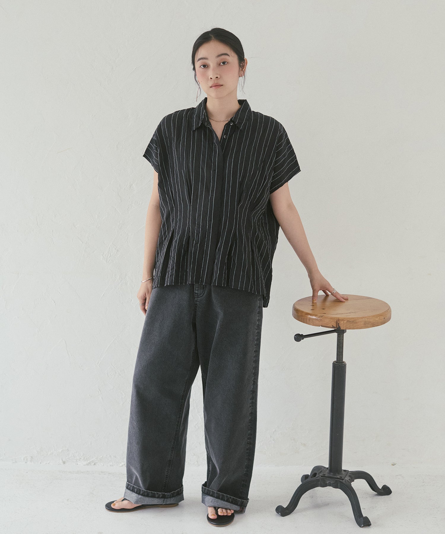 DOBBY STRIPE SHORT-SLEEVE SHIRT WITH WAIST TUCKS