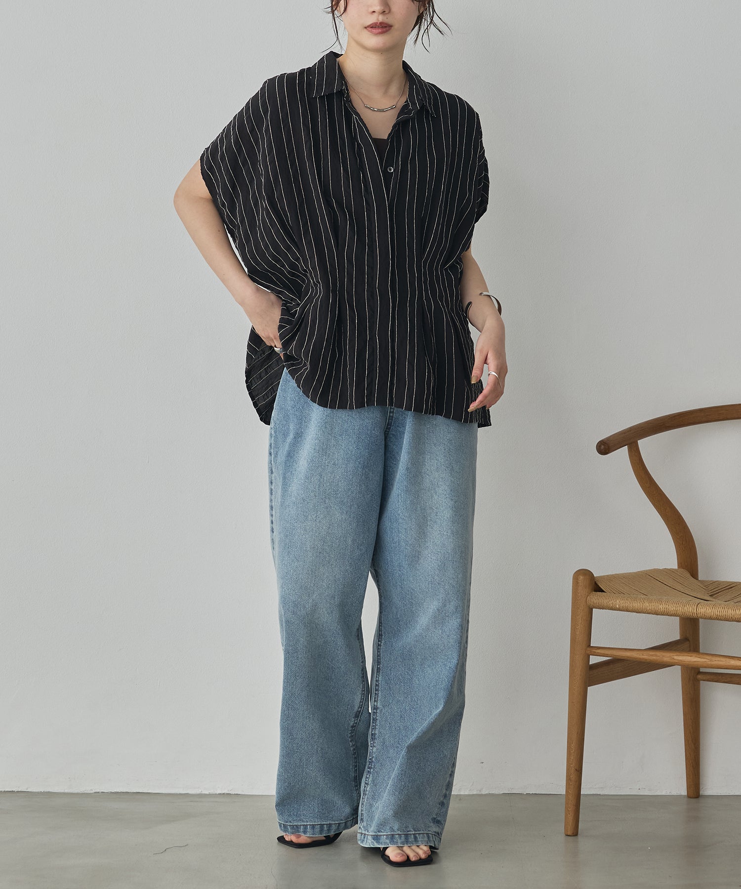 DOBBY STRIPE SHORT-SLEEVE SHIRT WITH WAIST TUCKS