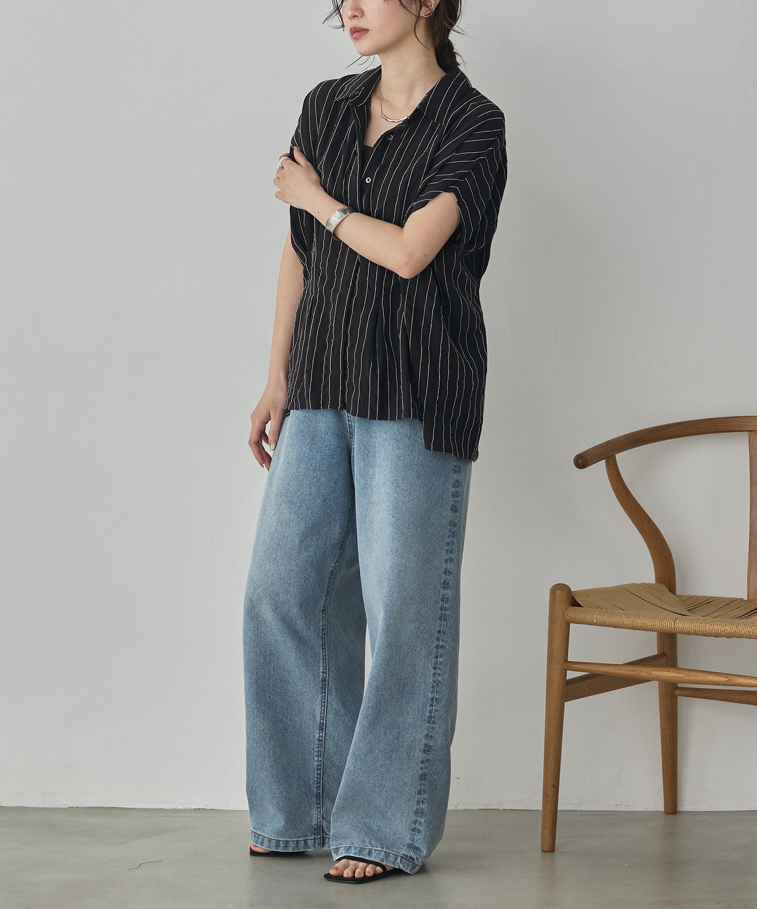 DOBBY STRIPE SHORT-SLEEVE SHIRT WITH WAIST TUCKS