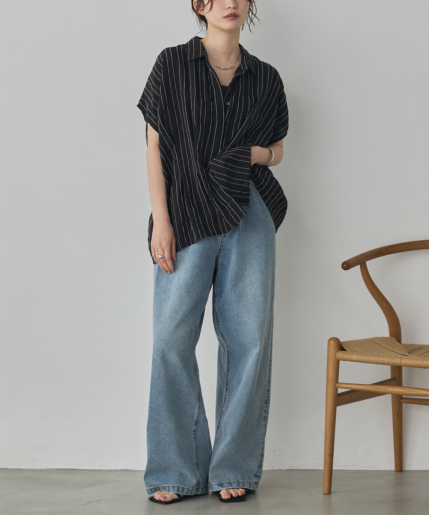 DOBBY STRIPE SHORT-SLEEVE SHIRT WITH WAIST TUCKS