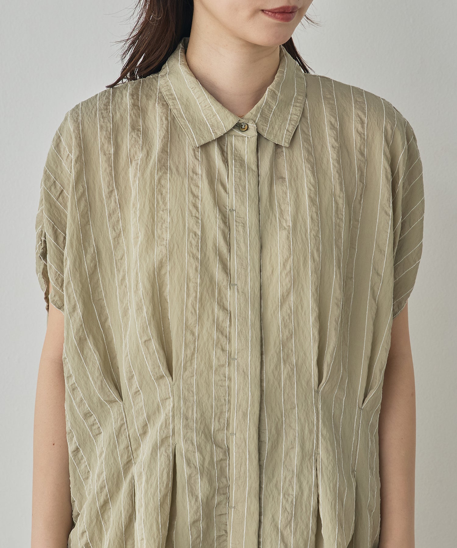 DOBBY STRIPE SHORT-SLEEVE SHIRT WITH WAIST TUCKS
