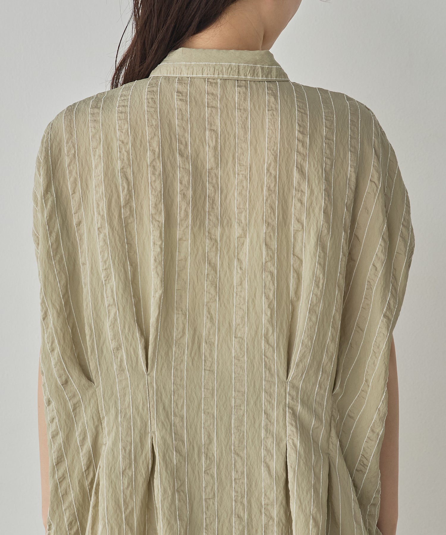 DOBBY STRIPE SHORT-SLEEVE SHIRT WITH WAIST TUCKS