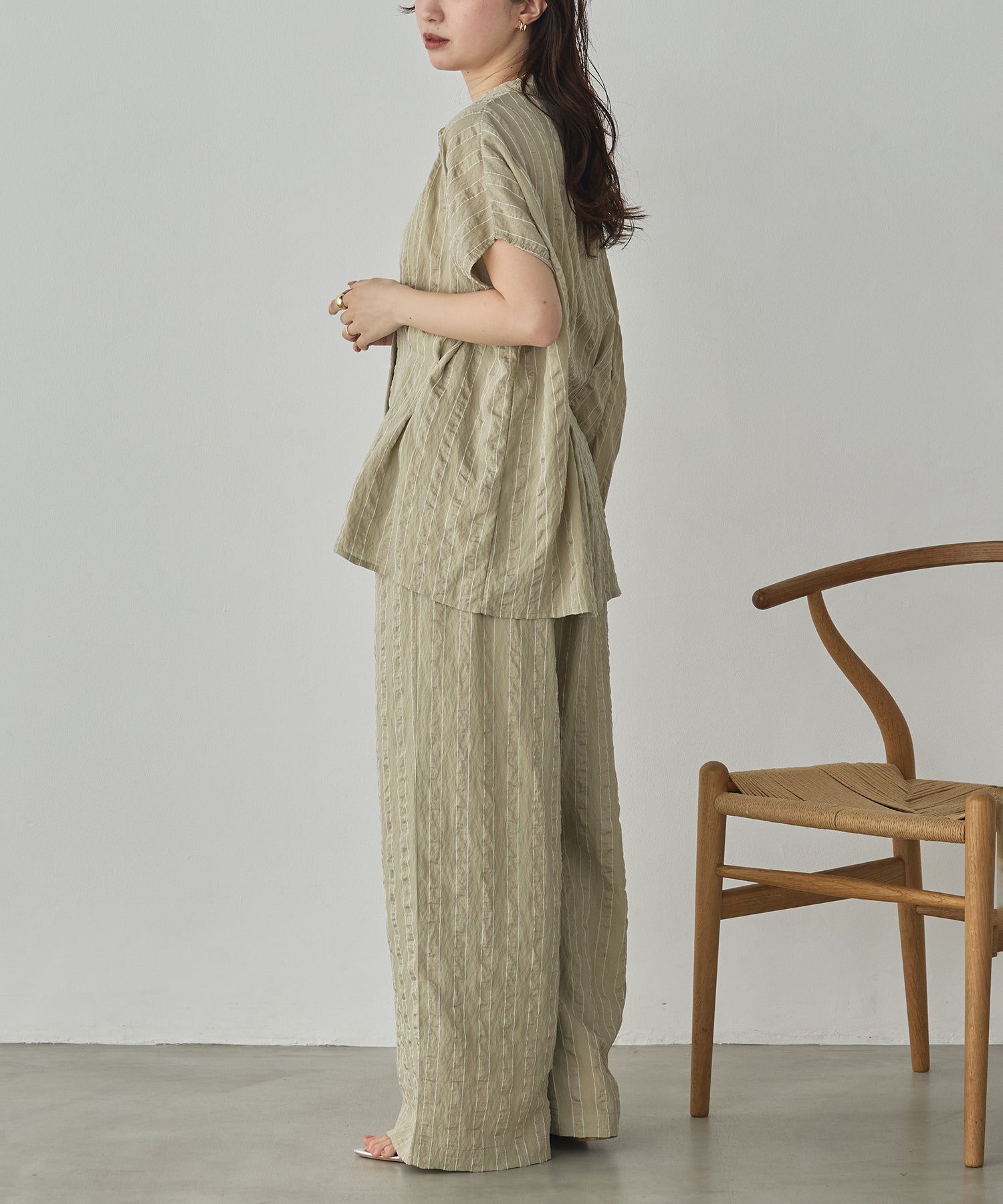 DOBBY STRIPE SHORT-SLEEVE SHIRT WITH WAIST TUCKS